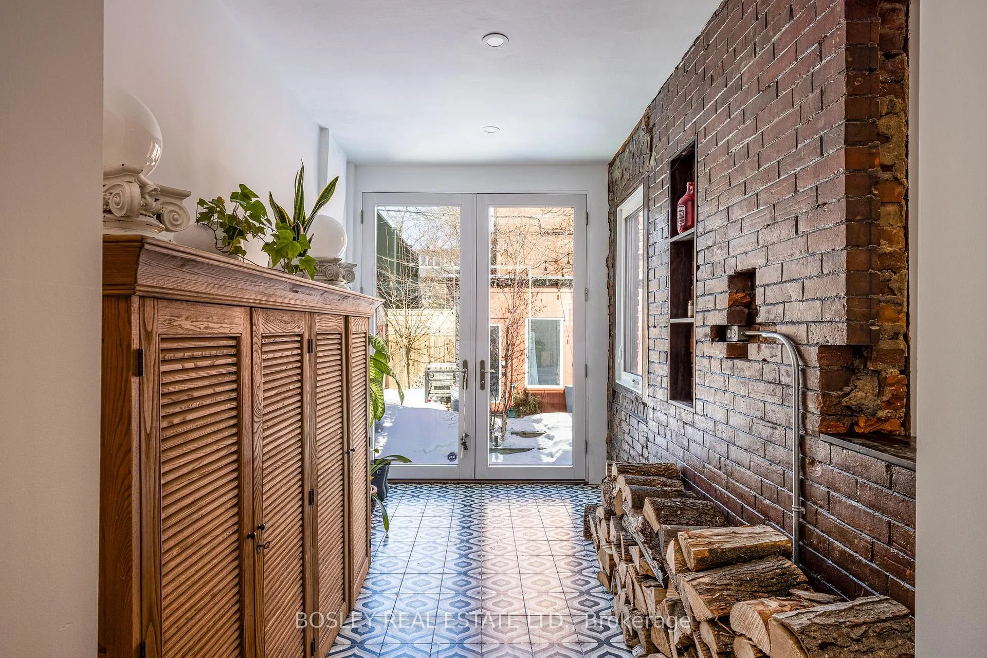 Photo 6 of 110 Grenadier Road, Toronto, High Park-Swansea — HOMEH