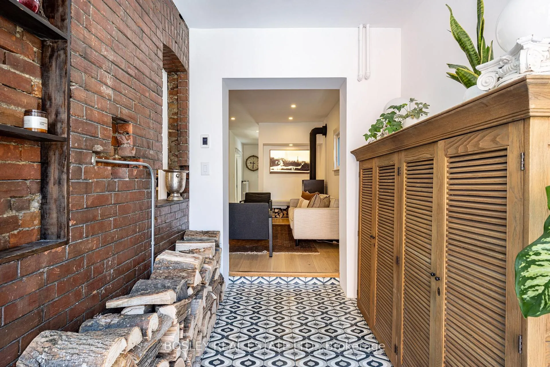 Photo 7 of 110 Grenadier Road, Toronto, High Park-Swansea — HOMEH