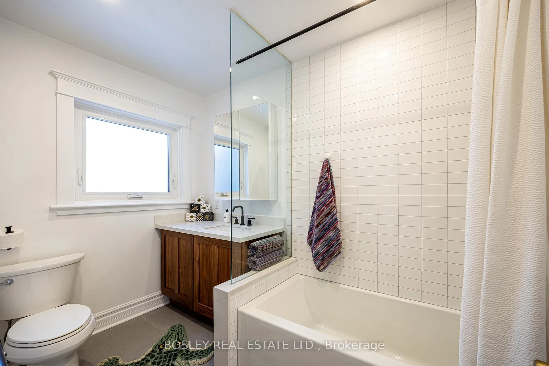 Photo 21 of 110 Grenadier Road, Toronto, High Park-Swansea — HOMEH