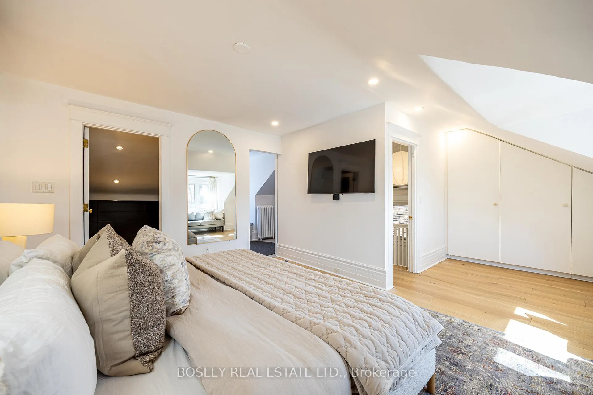 Photo 24 of 110 Grenadier Road, Toronto, High Park-Swansea — HOMEH