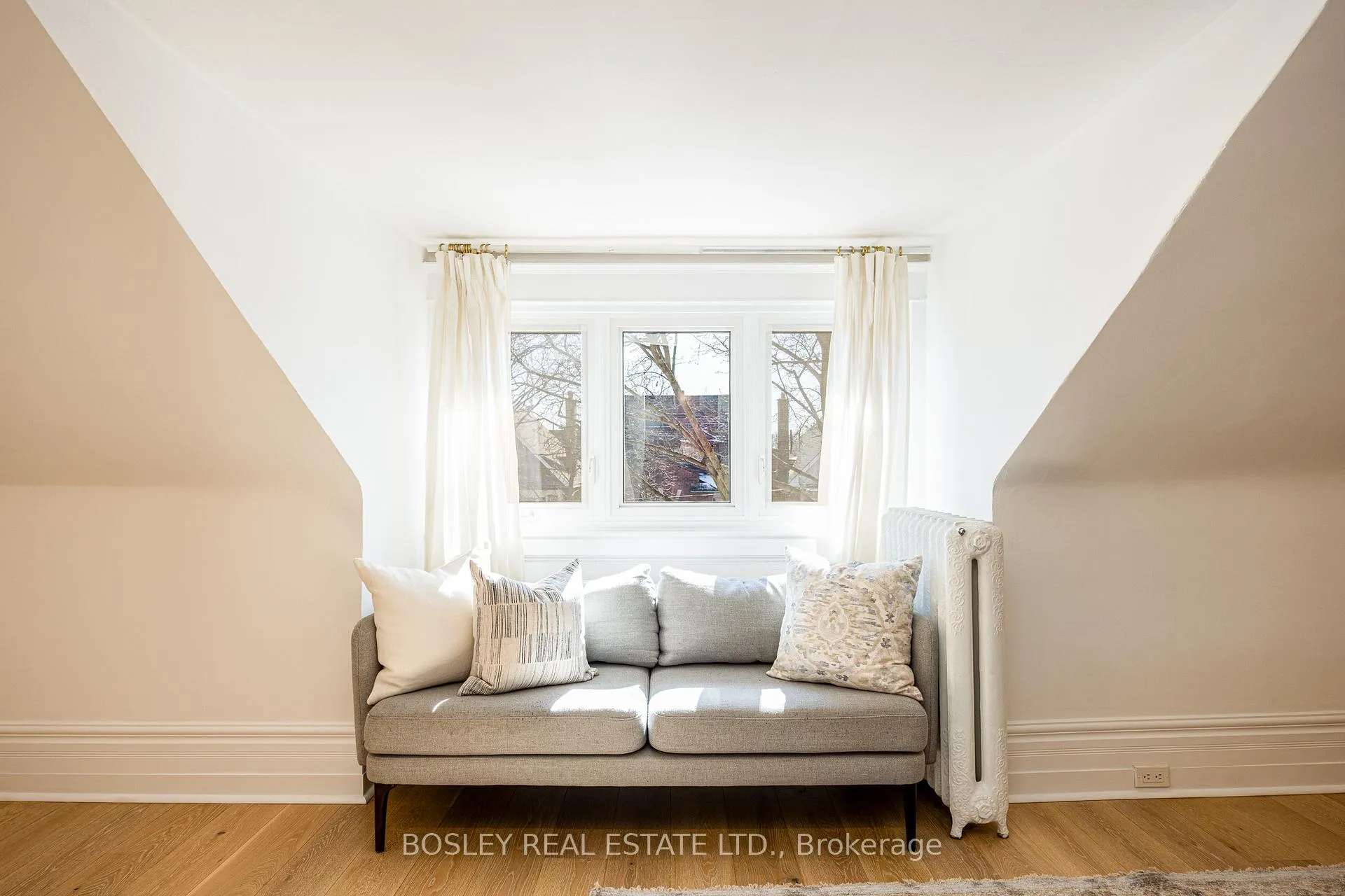 Photo 26 of 110 Grenadier Road, Toronto, High Park-Swansea — HOMEH