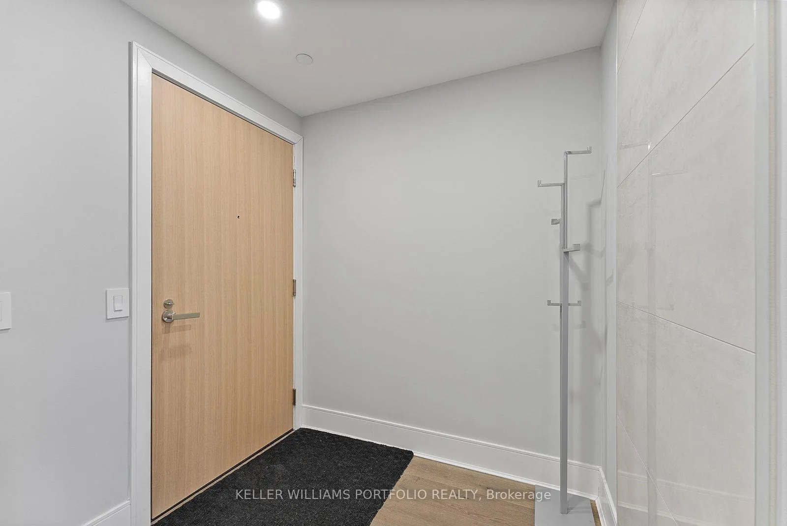 Photo 2 of Unit 2207, 5 Soudan Avenue, Toronto, Mount Pleasant West — HOMEH