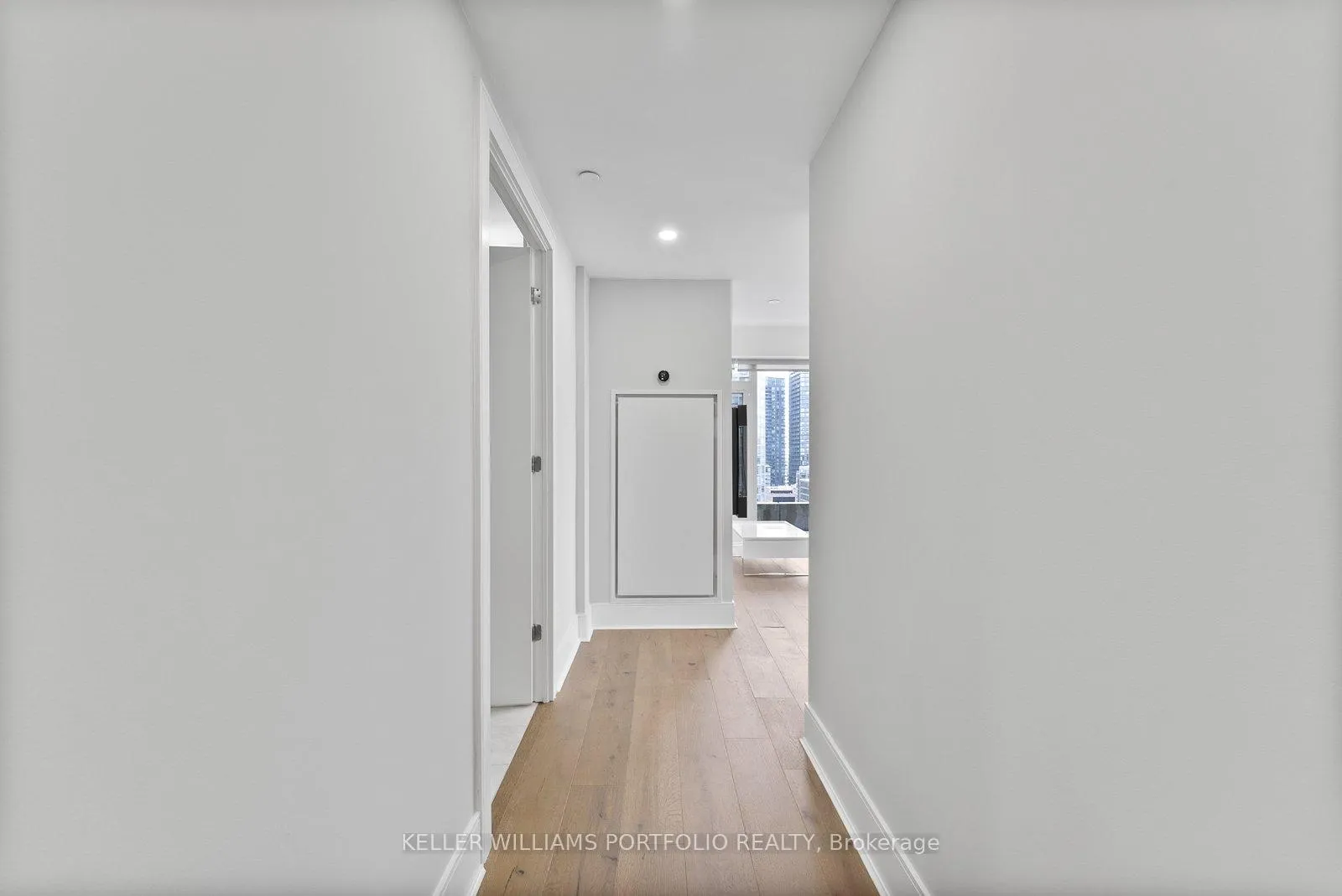 Photo 4 of Unit 2207, 5 Soudan Avenue, Toronto, Mount Pleasant West — HOMEH