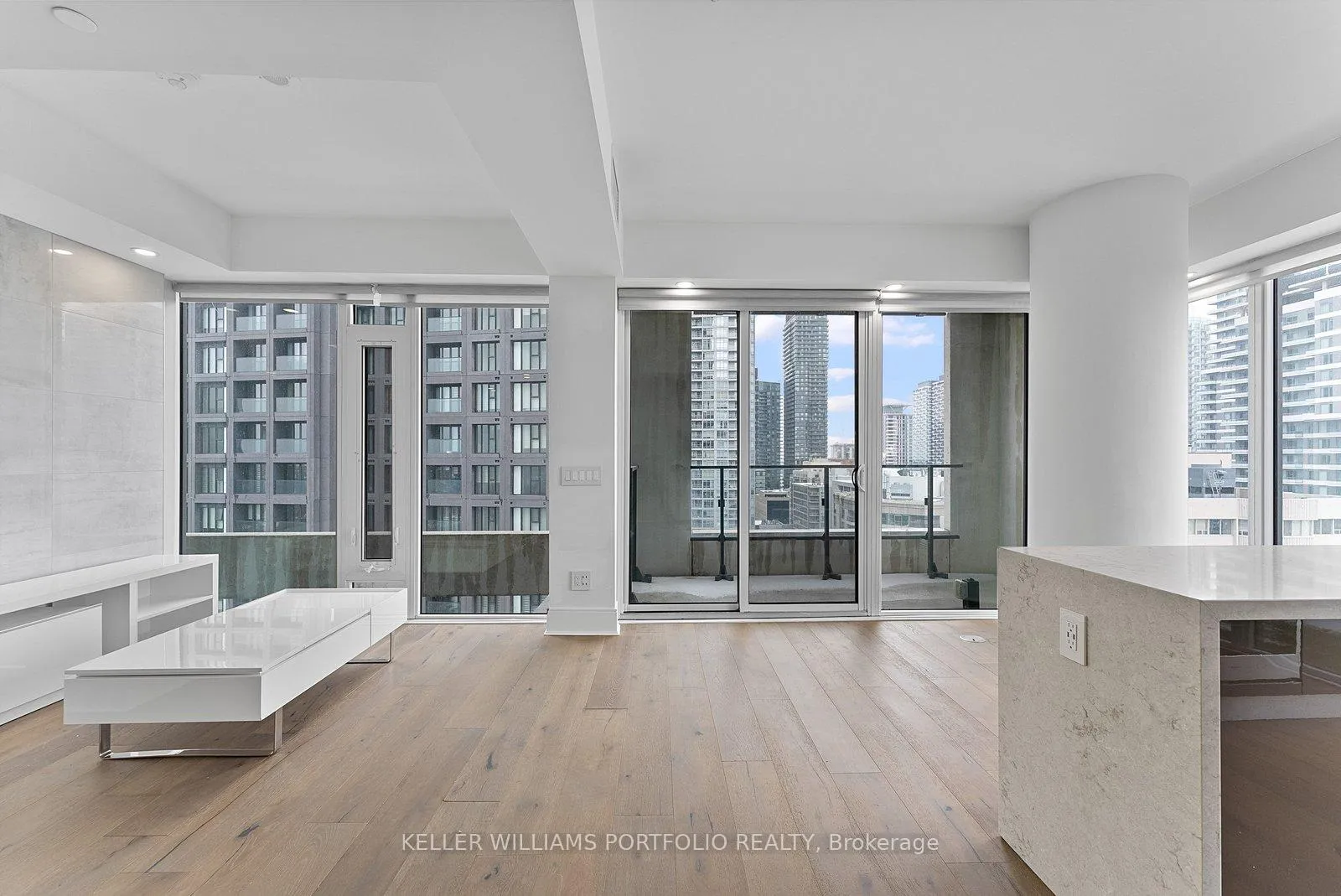 Photo 6 of Unit 2207, 5 Soudan Avenue, Toronto, Mount Pleasant West — HOMEH