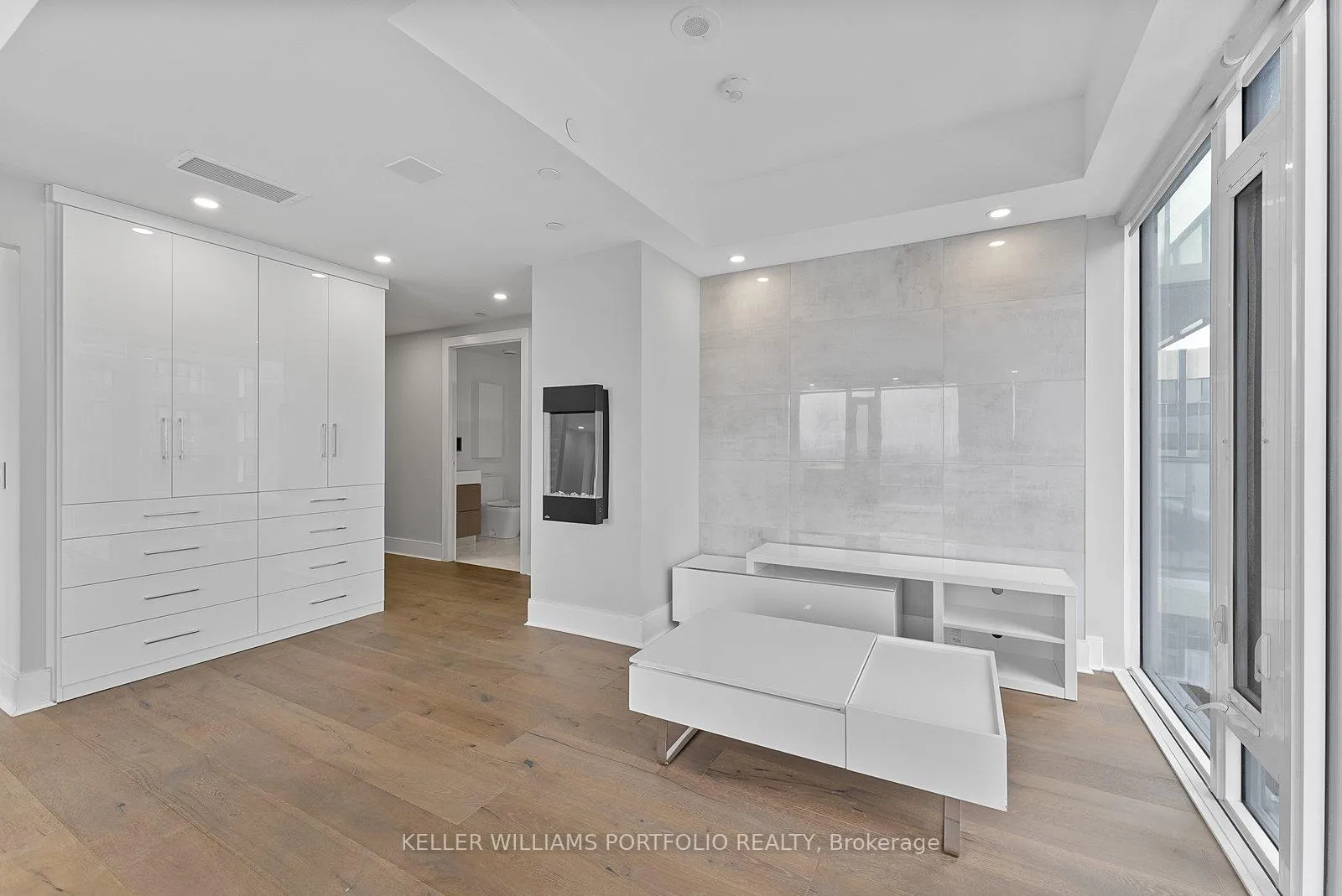 Photo 8 of Unit 2207, 5 Soudan Avenue, Toronto, Mount Pleasant West — HOMEH
