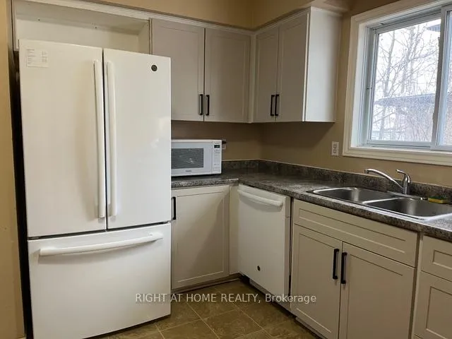 Photo 5 of 44 Bernick Drive, Barrie, Grove East — HOMEH