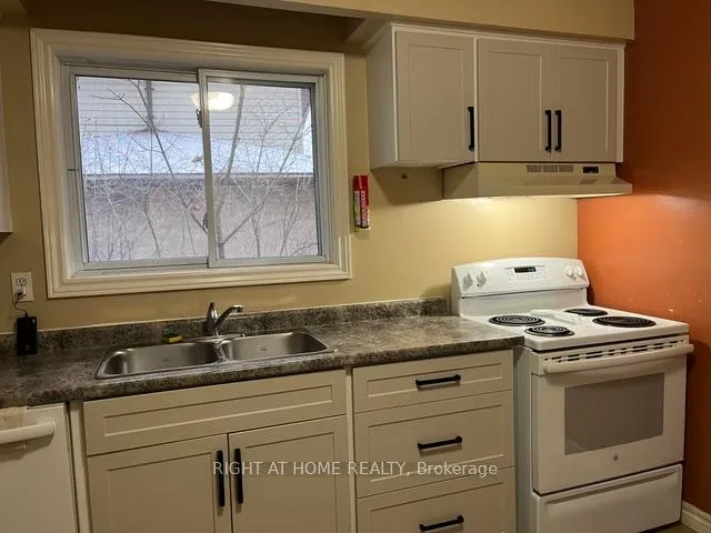 Photo 6 of 44 Bernick Drive, Barrie, Grove East — HOMEH