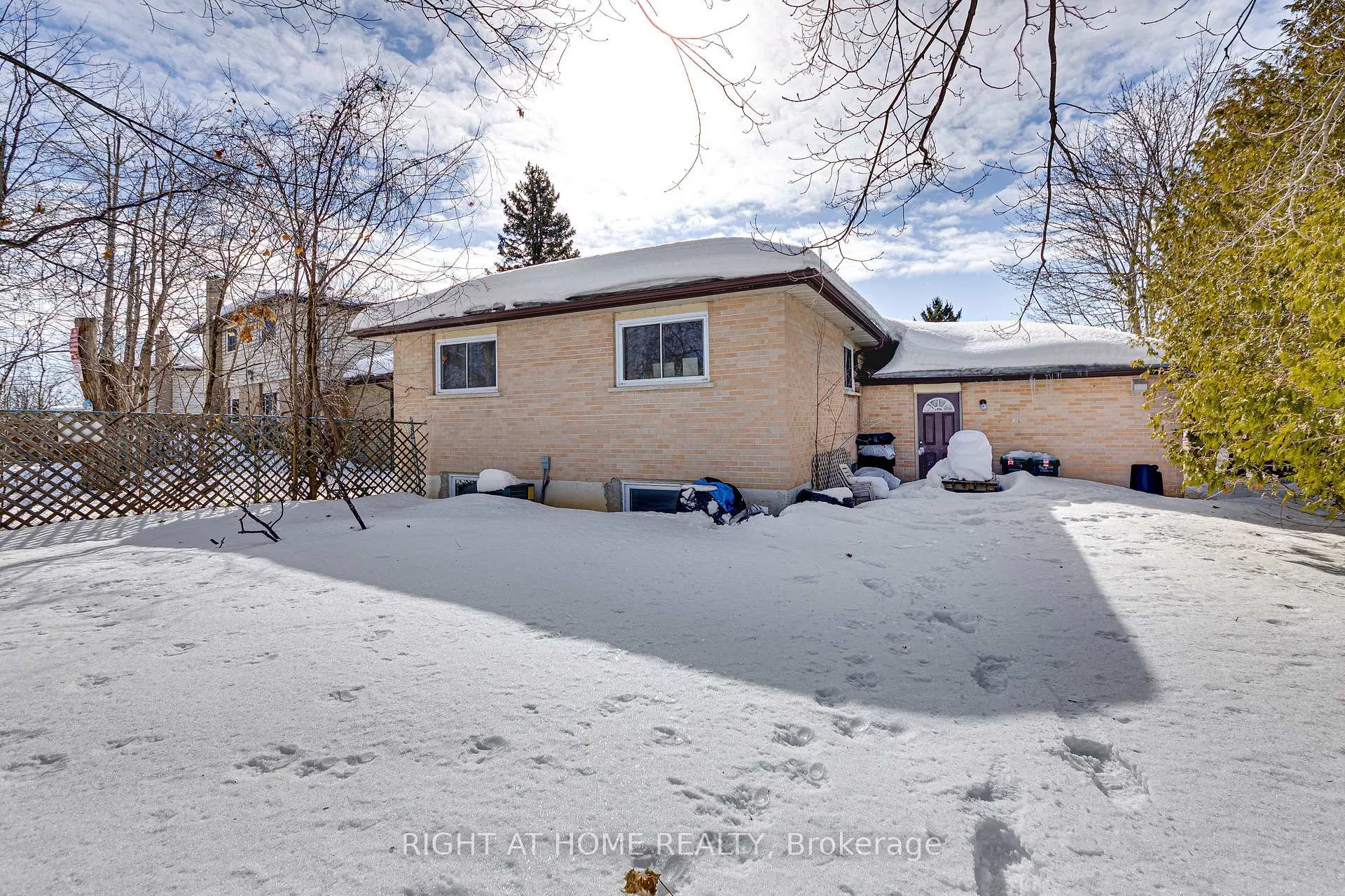 Photo 24 of 44 Bernick Drive, Barrie, Grove East — HOMEH