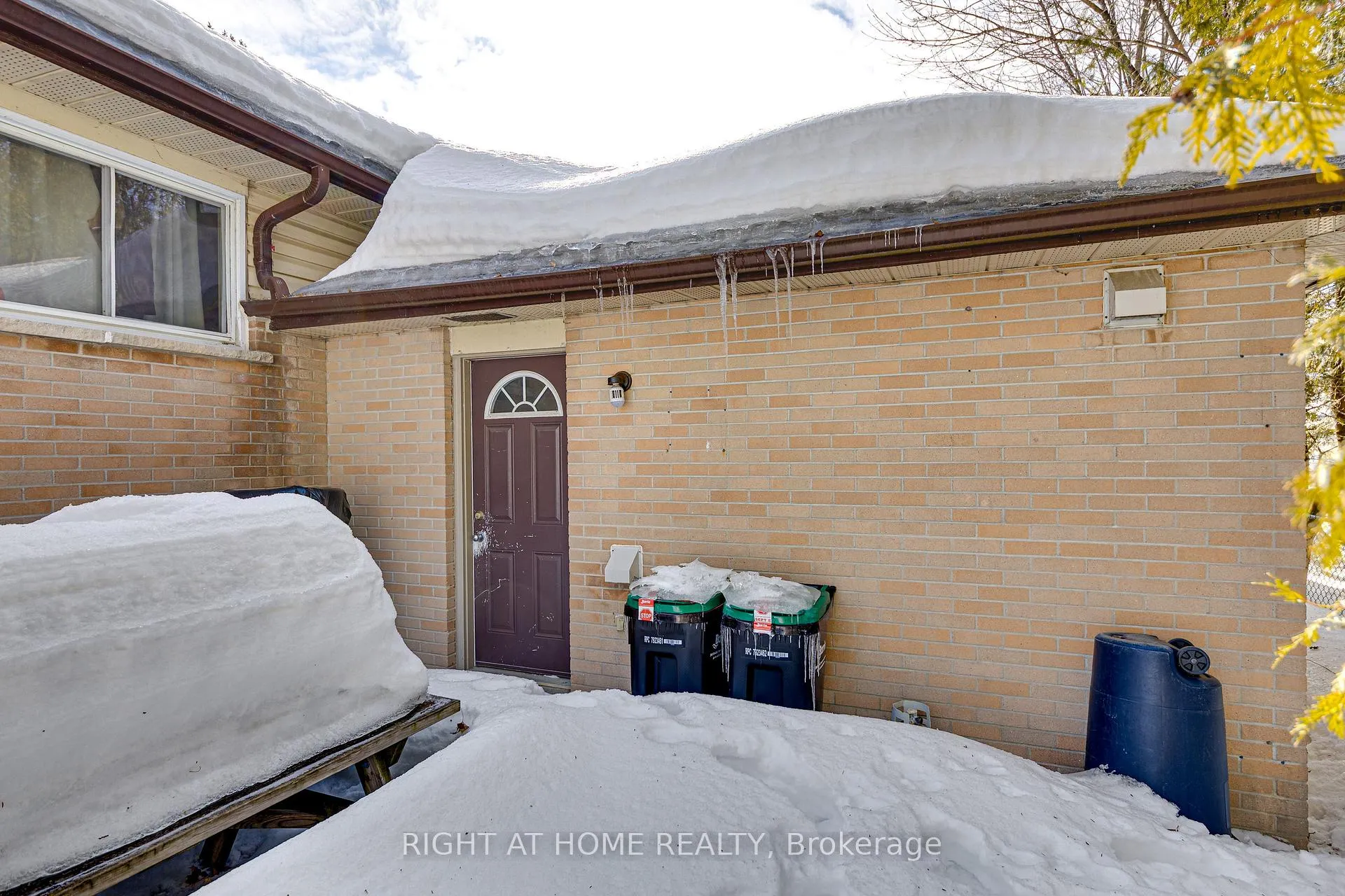 Photo 25 of 44 Bernick Drive, Barrie, Grove East — HOMEH
