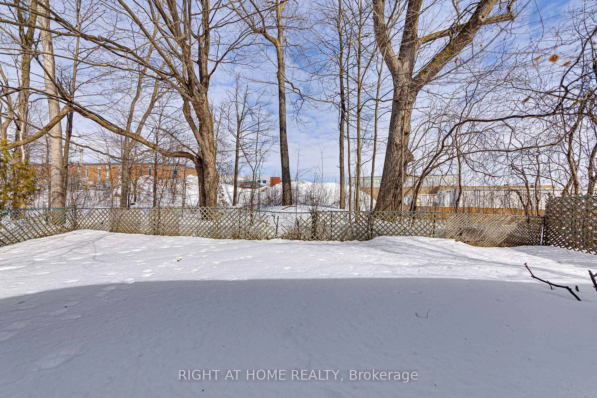 Photo 26 of 44 Bernick Drive, Barrie, Grove East — HOMEH