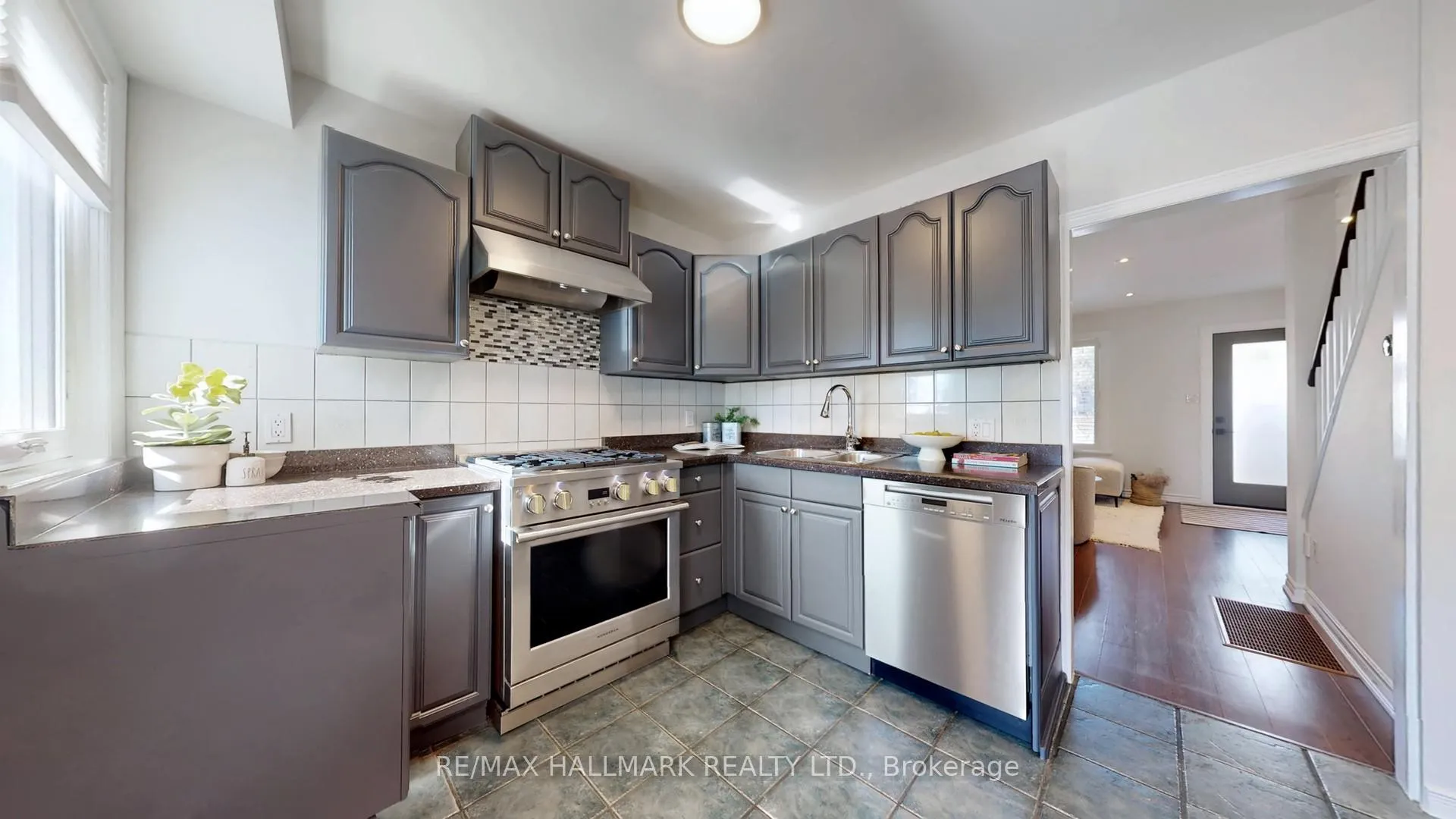 Photo 7 of 15A Myrtle Avenue, Toronto, South Riverdale — HOMEH