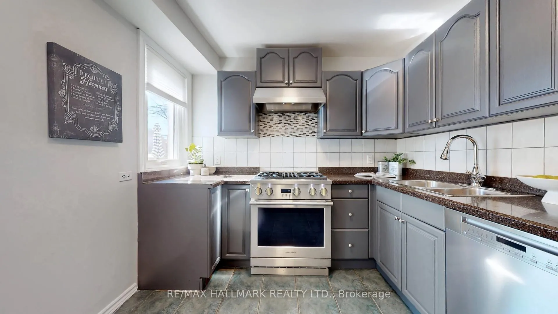 Photo 8 of 15A Myrtle Avenue, Toronto, South Riverdale — HOMEH
