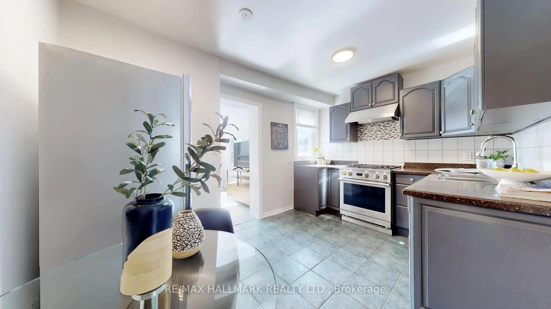 Photo 10 of 15A Myrtle Avenue, Toronto, South Riverdale — HOMEH