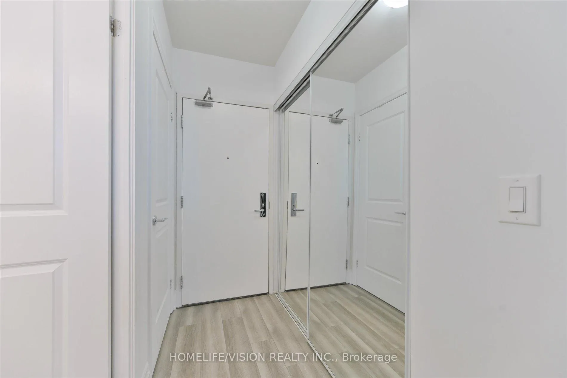 Photo 5 of Unit 101, 151 Upper Duke Crescent, Markham, Unionville — HOMEH