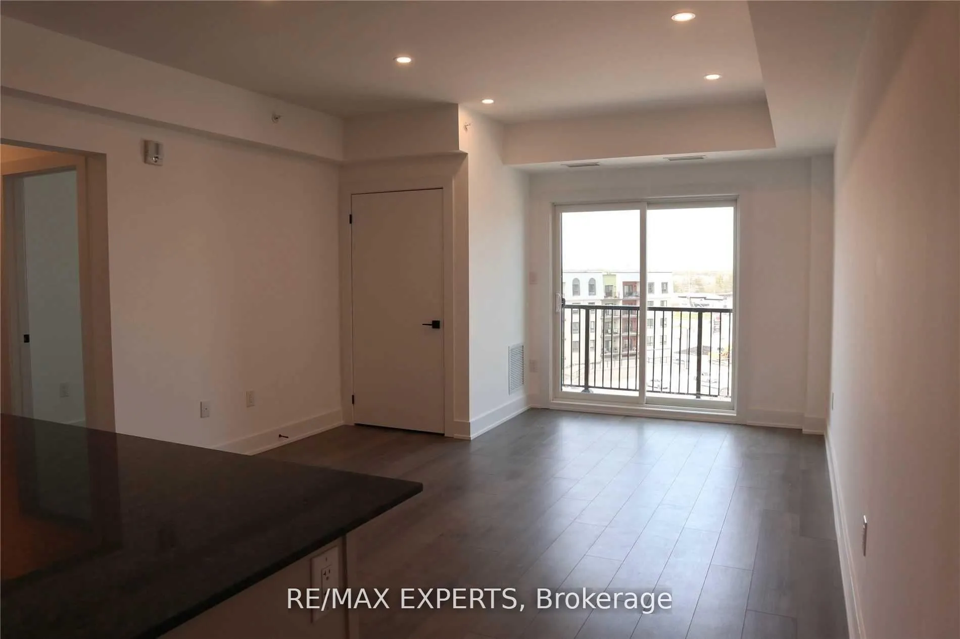 Photo 5 of Unit 605, 5 Chef Lane, Barrie, Rural Barrie Southeast — HOMEH