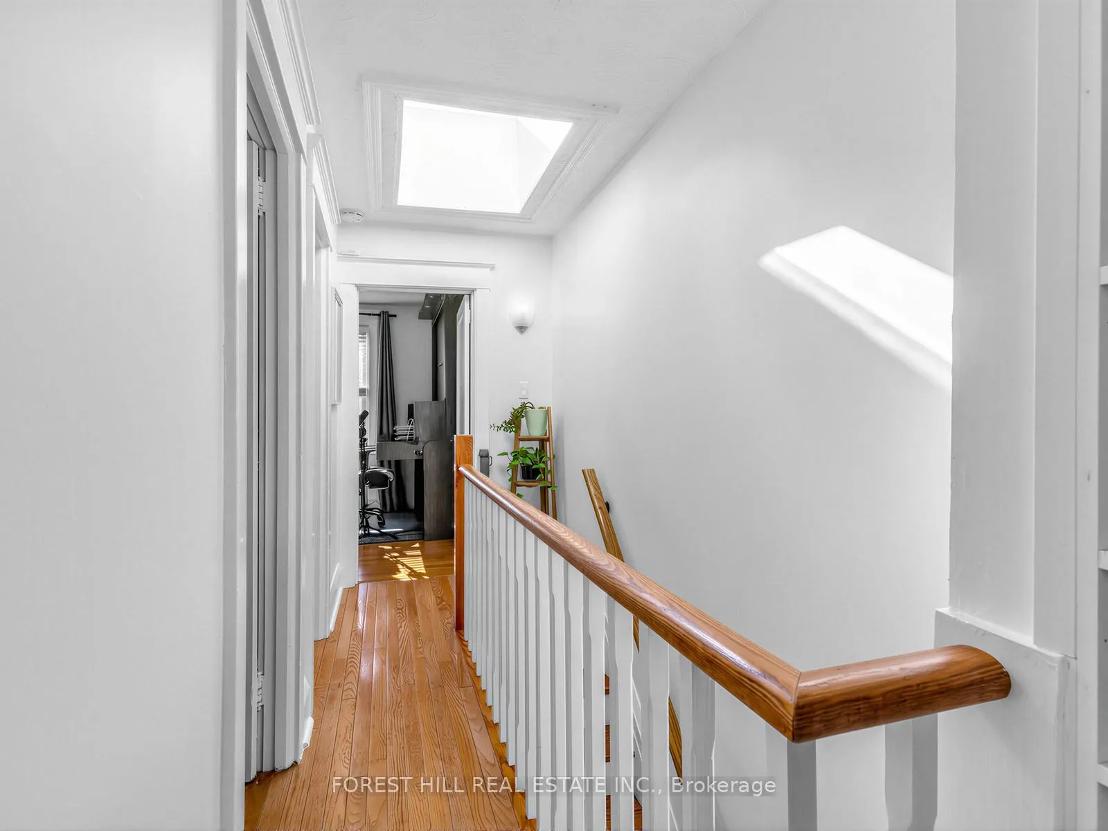 Photo 16 of 715 Sammon Avenue, Toronto, Danforth Village-East York — HOMEH