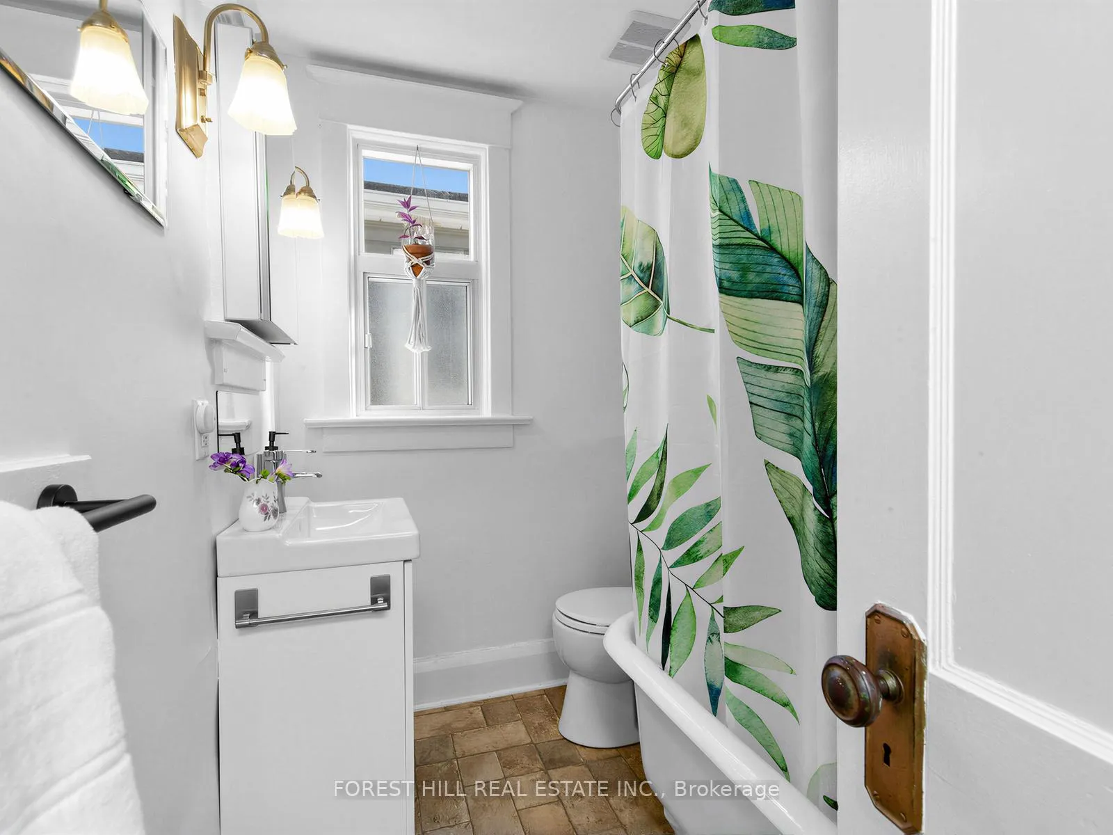 Photo 20 of 715 Sammon Avenue, Toronto, Danforth Village-East York — HOMEH