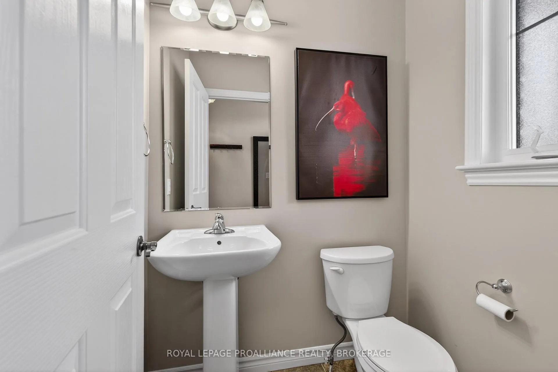 Photo 14 of 129 Simurda Court, Loyalist, Amherstview — HOMEH
