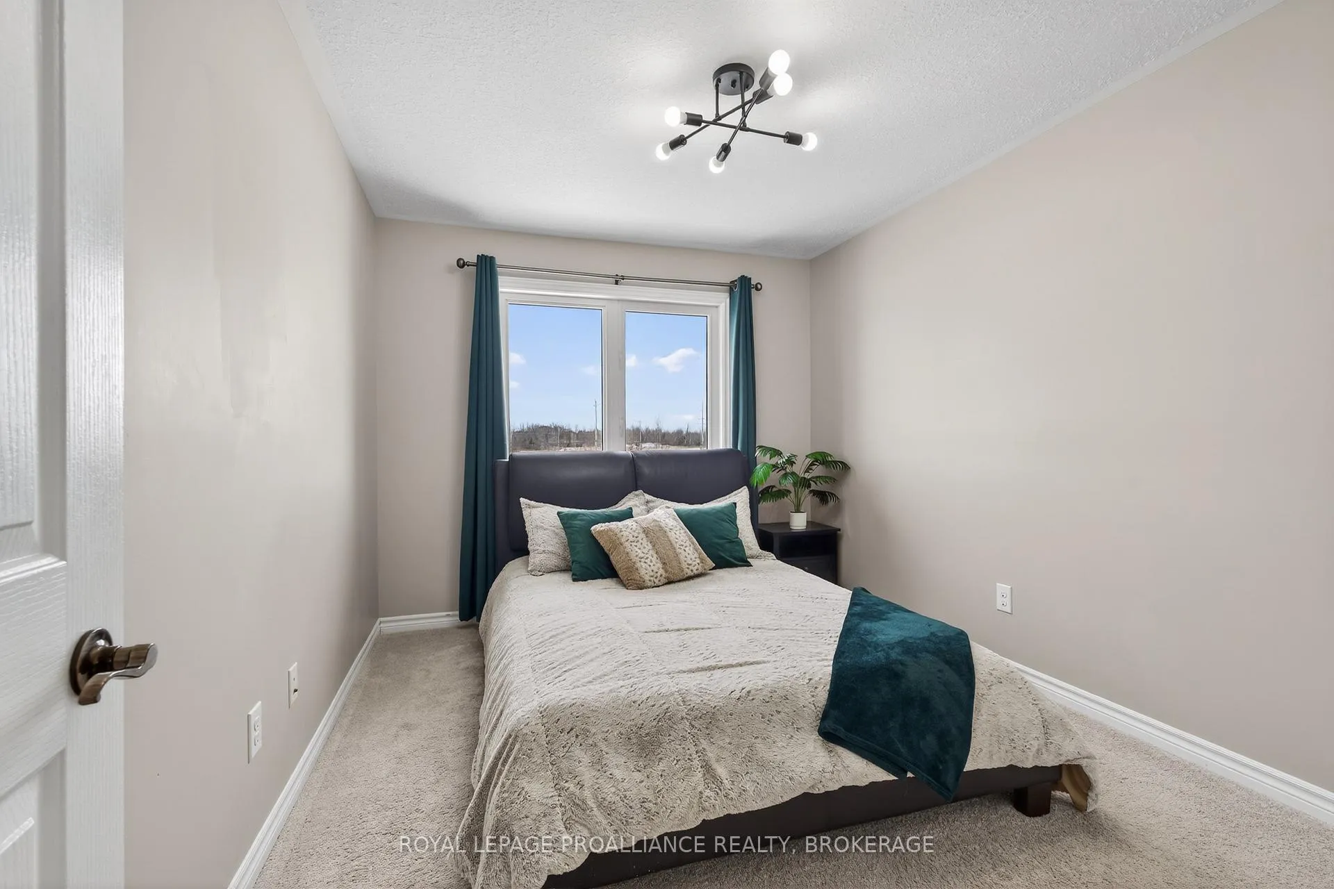 Photo 20 of 129 Simurda Court, Loyalist, Amherstview — HOMEH