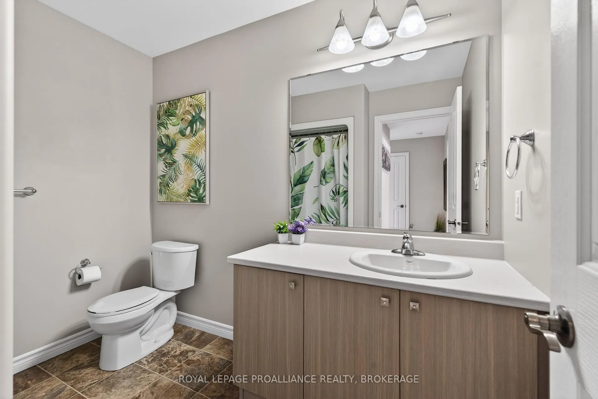 Photo 22 of 129 Simurda Court, Loyalist, Amherstview — HOMEH
