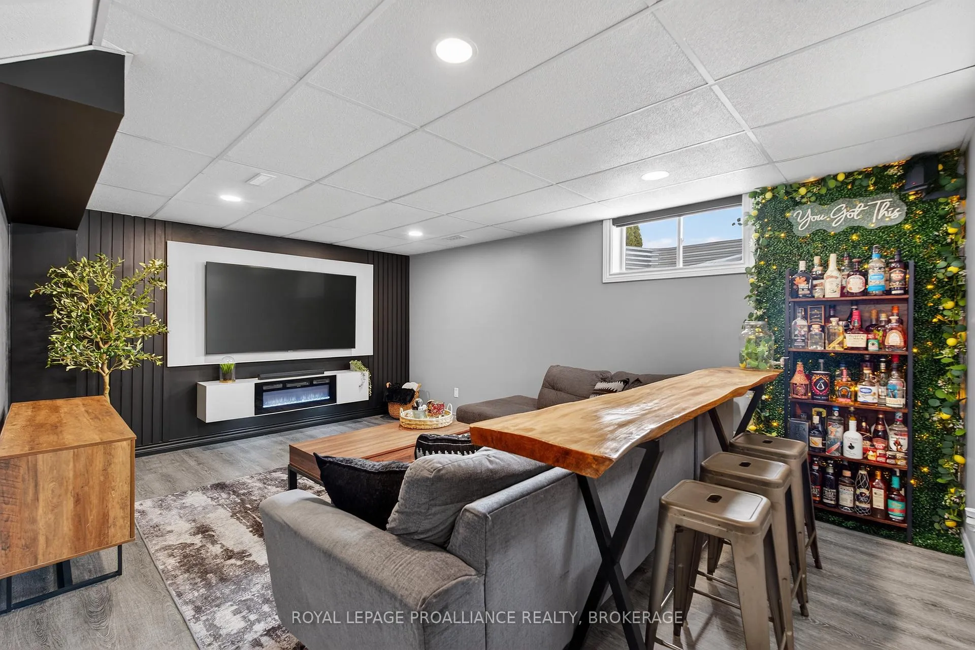 Photo 24 of 129 Simurda Court, Loyalist, Amherstview — HOMEH