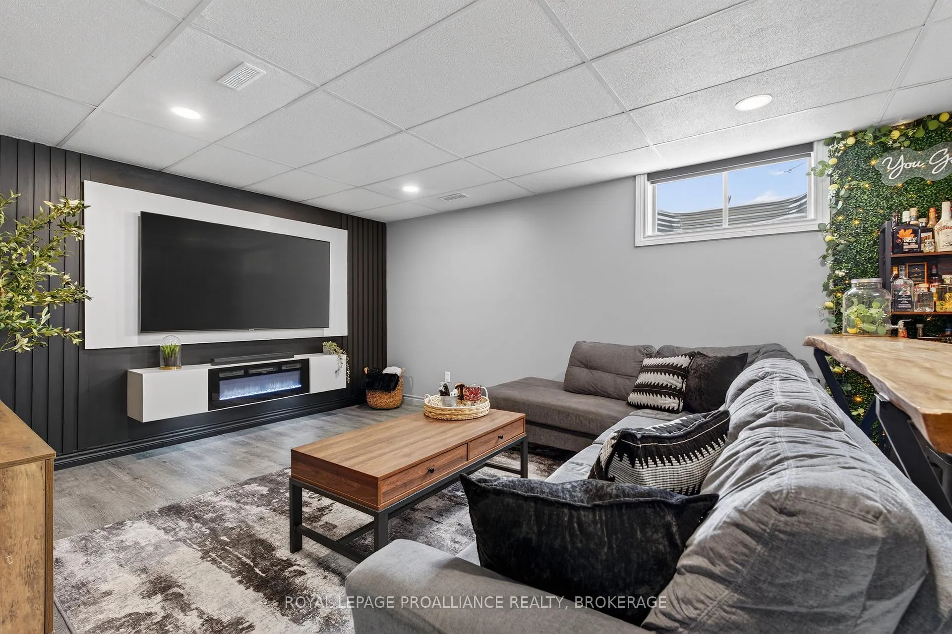 Photo 25 of 129 Simurda Court, Loyalist, Amherstview — HOMEH