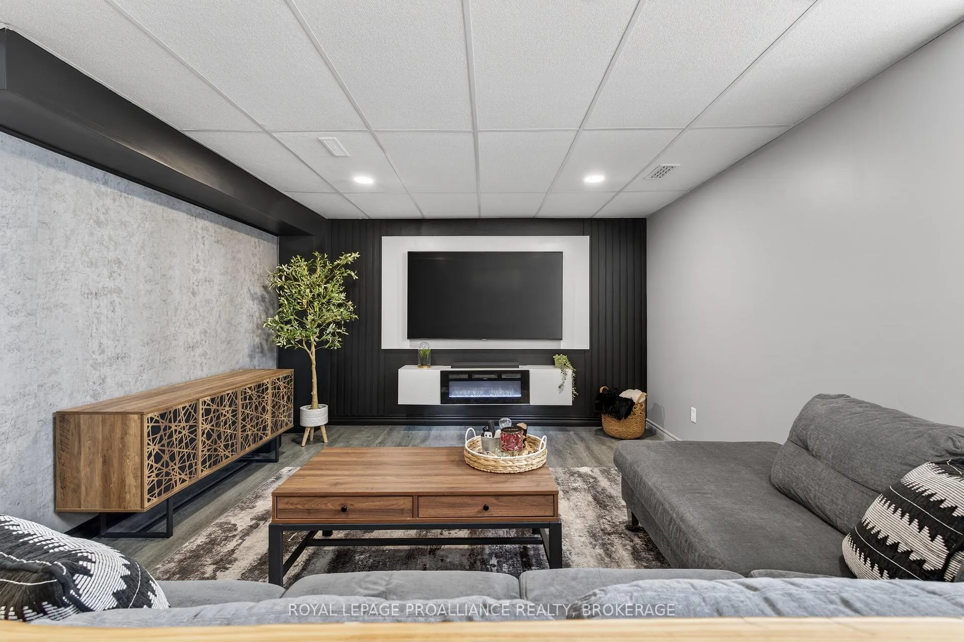 Photo 27 of 129 Simurda Court, Loyalist, Amherstview — HOMEH