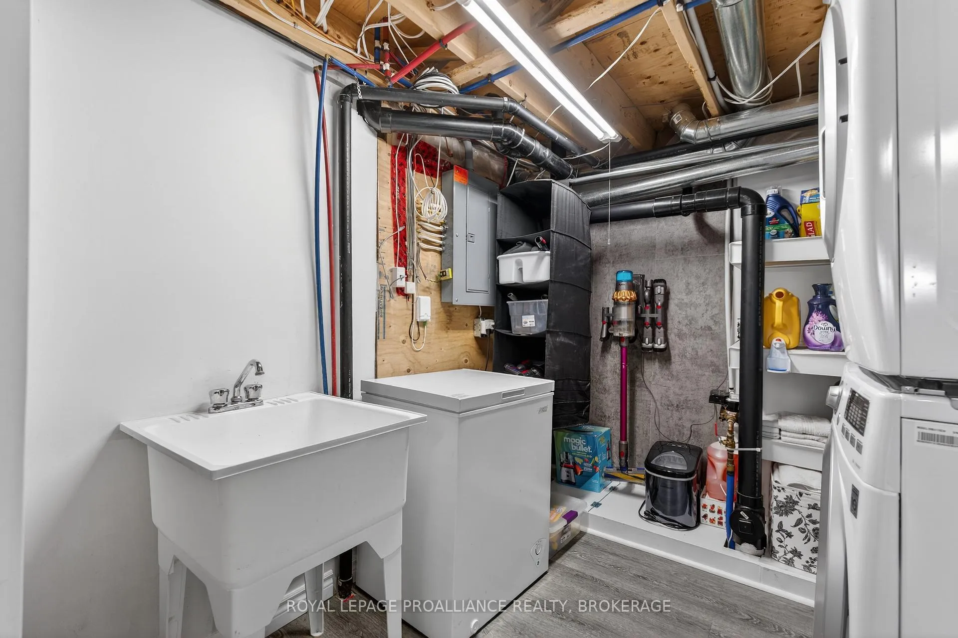Photo 28 of 129 Simurda Court, Loyalist, Amherstview — HOMEH