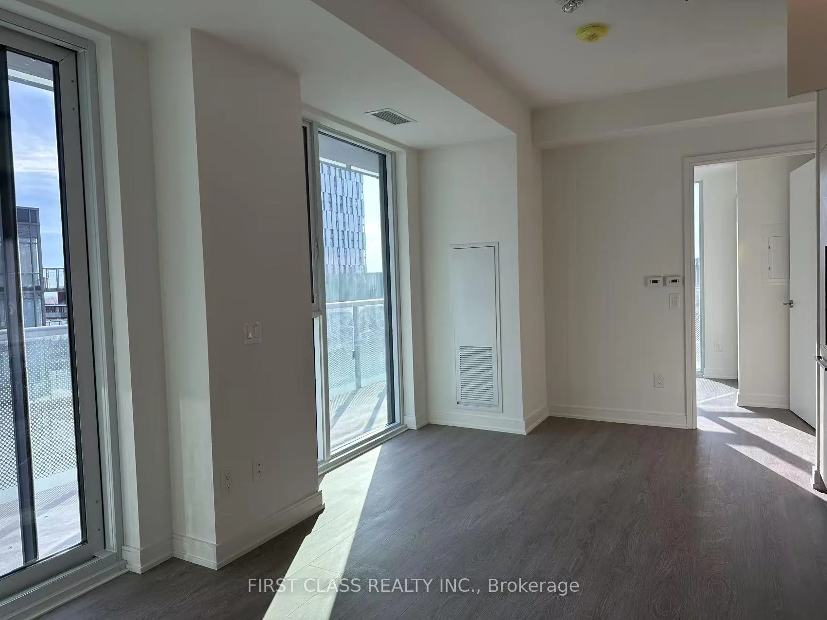 Photo 5 of Unit 1006, 425 Front Street E, Toronto, Waterfront Communities — HOMEH