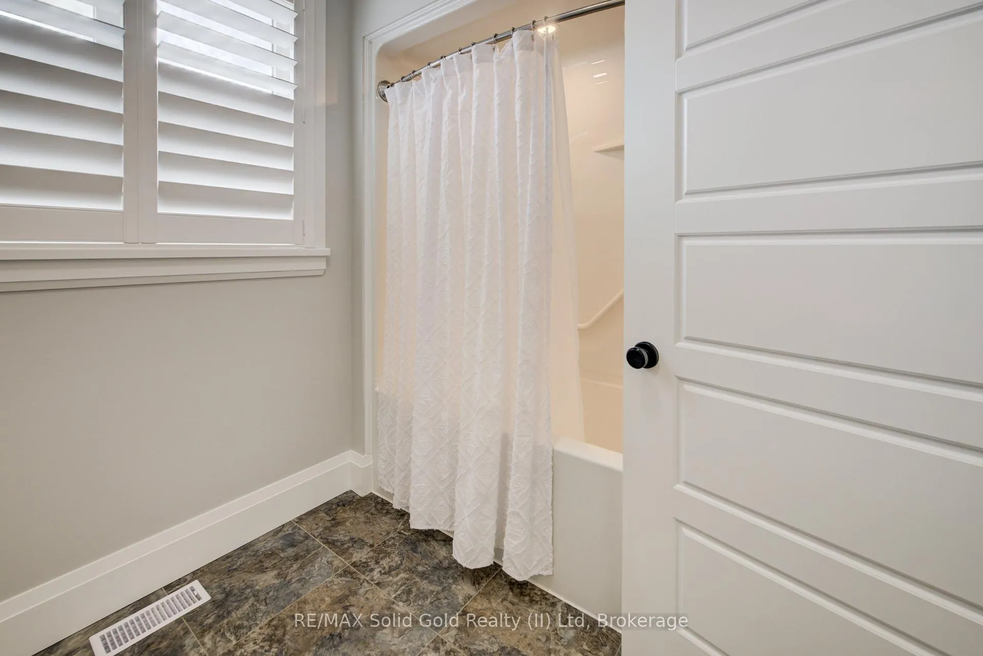 Photo 37 of 21 Paxton Street, Huron-Kinloss — HOMEH