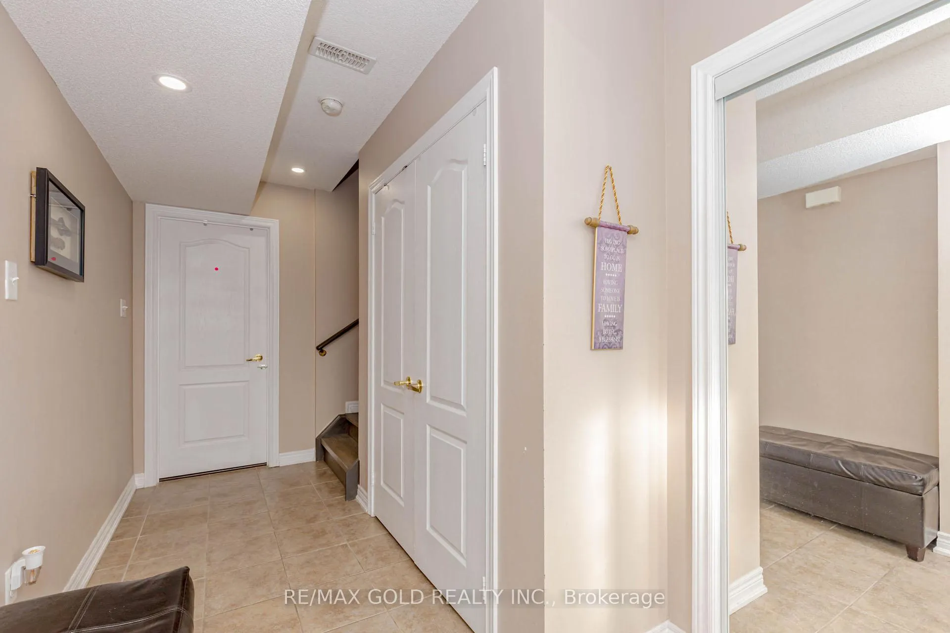 Photo 3 of 6 October Place, Brampton, Bram West — HOMEH