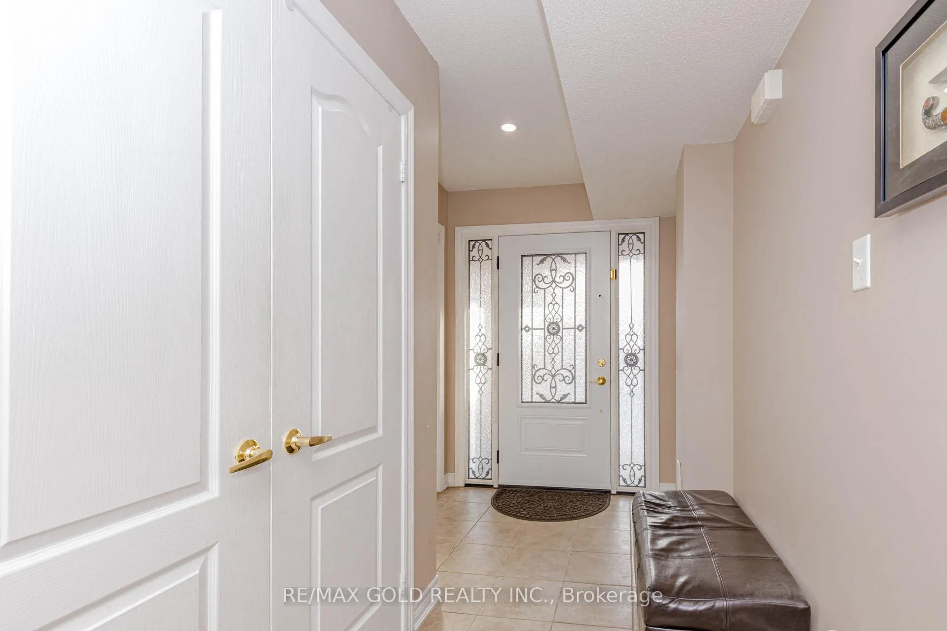 Photo 4 of 6 October Place, Brampton, Bram West — HOMEH