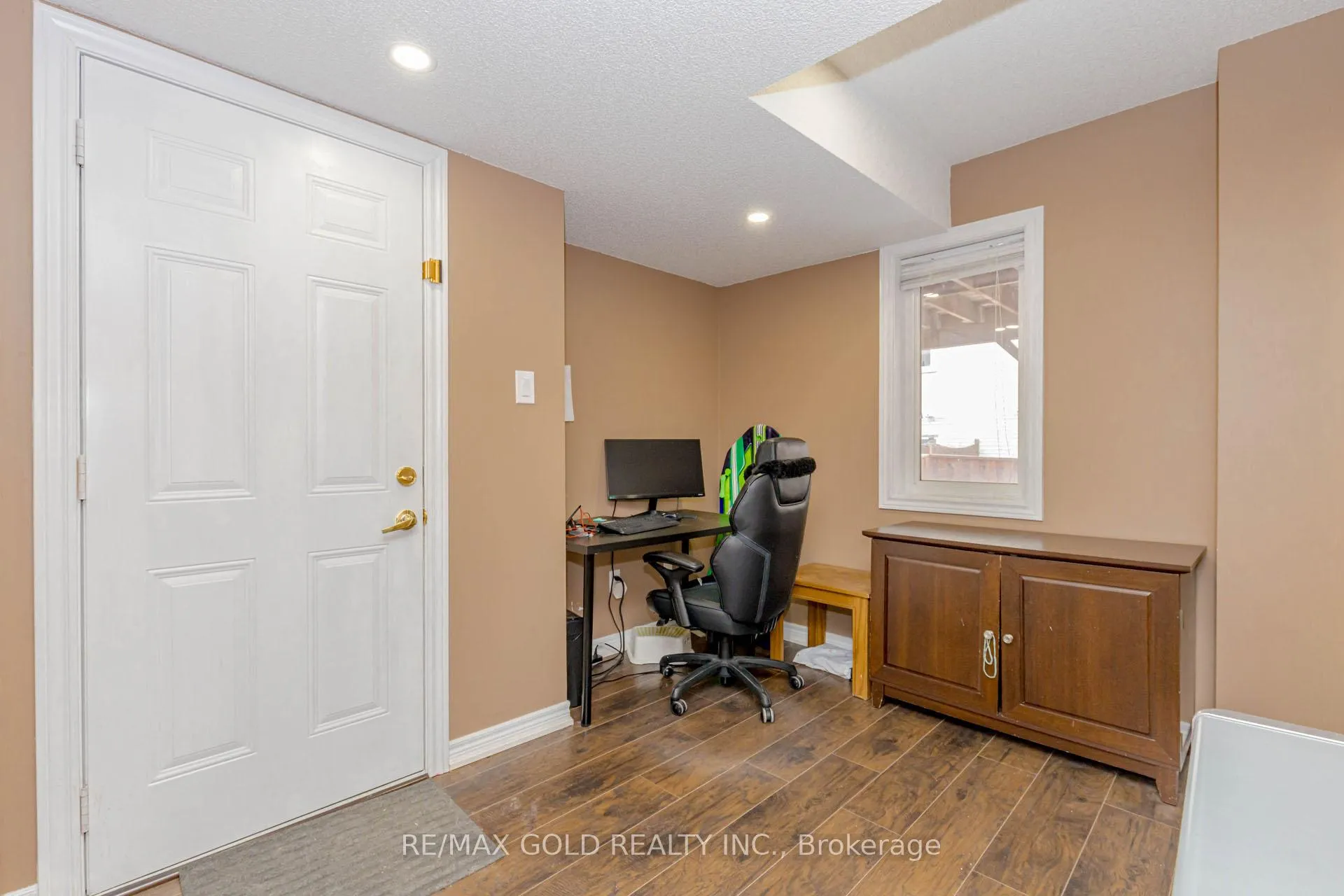 Photo 5 of 6 October Place, Brampton, Bram West — HOMEH
