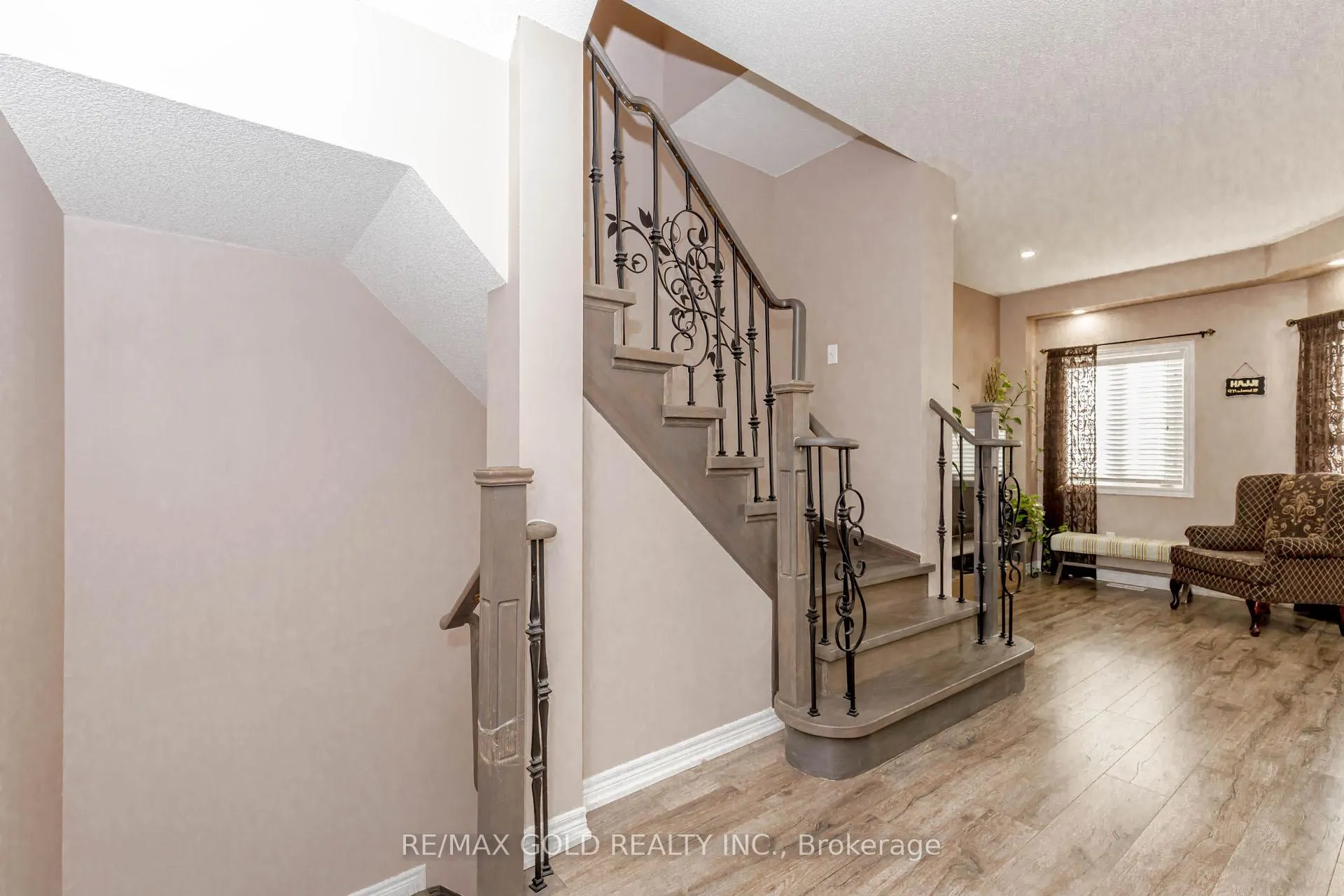 Photo 11 of 6 October Place, Brampton, Bram West — HOMEH