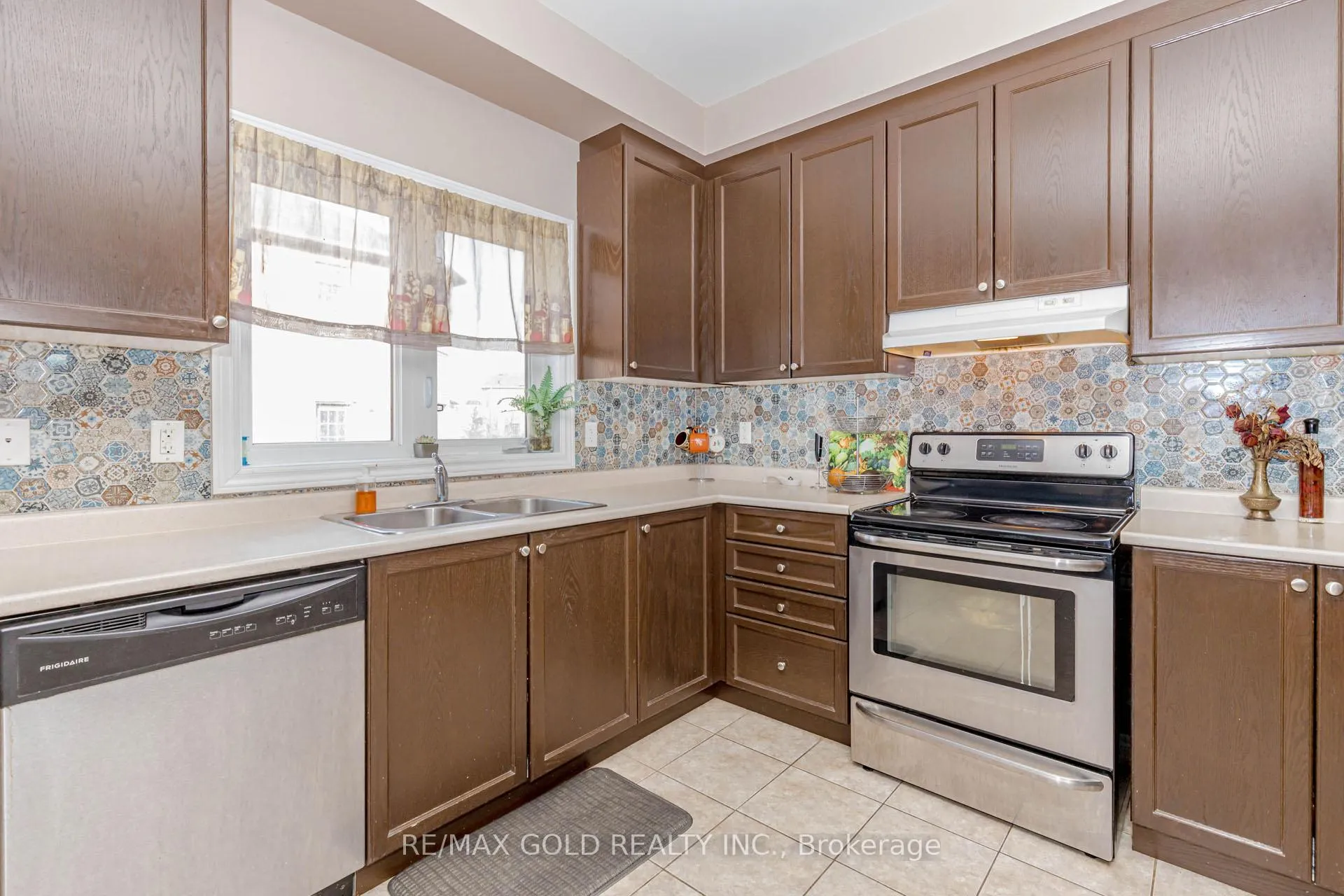 Photo 21 of 6 October Place, Brampton, Bram West — HOMEH