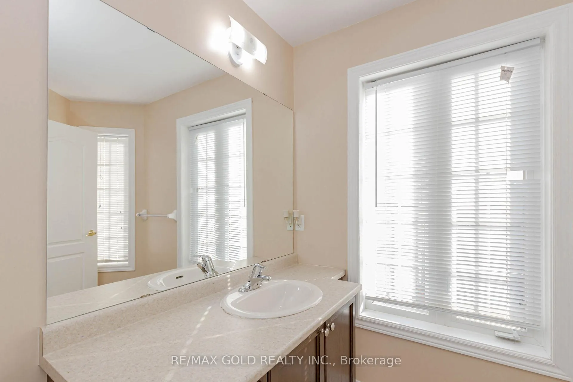 Photo 35 of 6 October Place, Brampton, Bram West — HOMEH