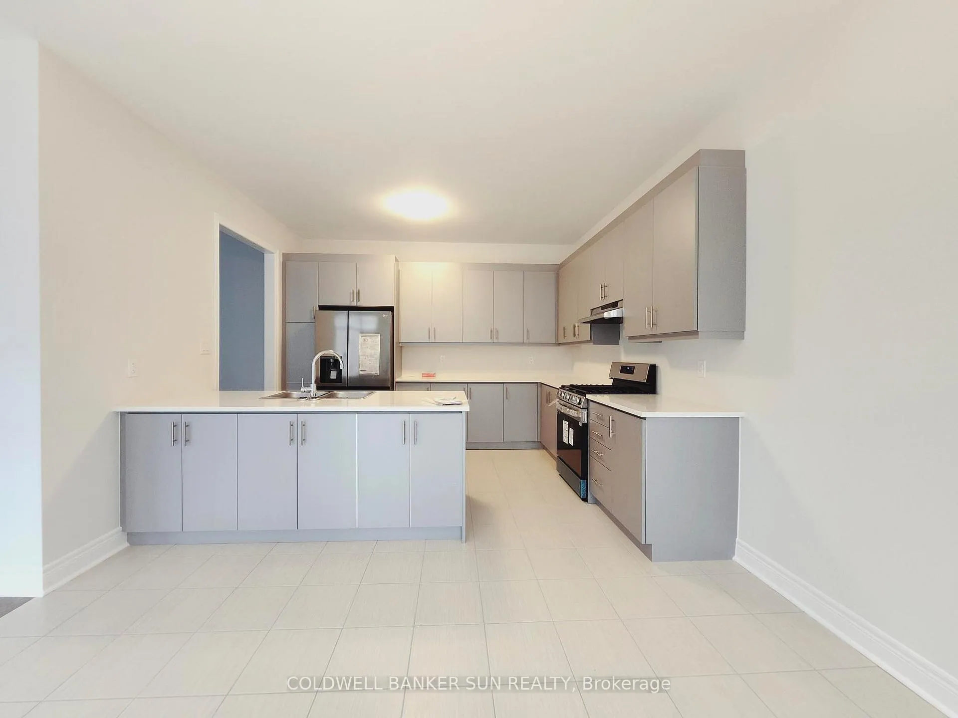 Photo 2 of 8 Michener Drive, Brampton, Sandringham-Wellington North — HOMEH