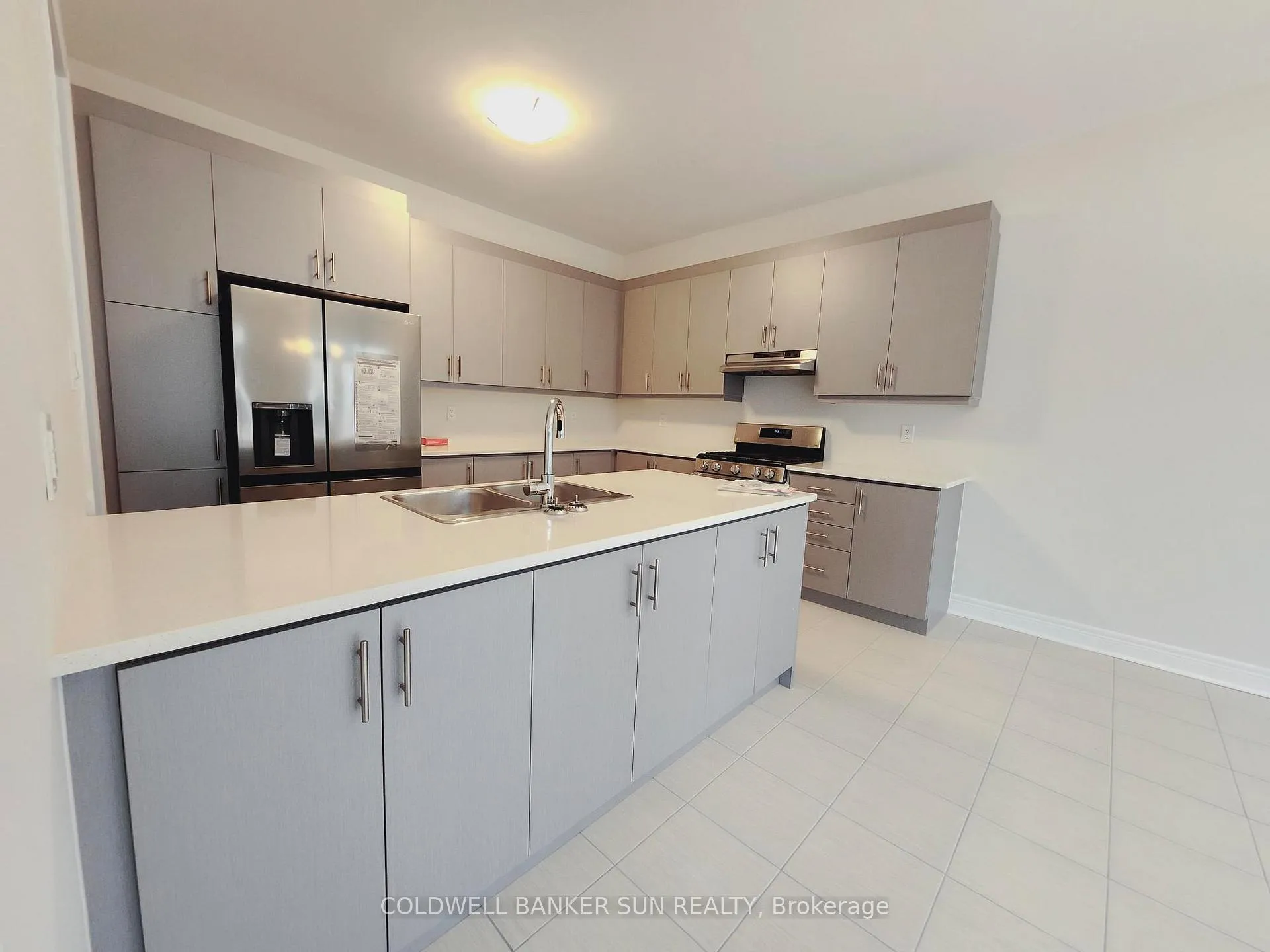 Photo 3 of 8 Michener Drive, Brampton, Sandringham-Wellington North — HOMEH