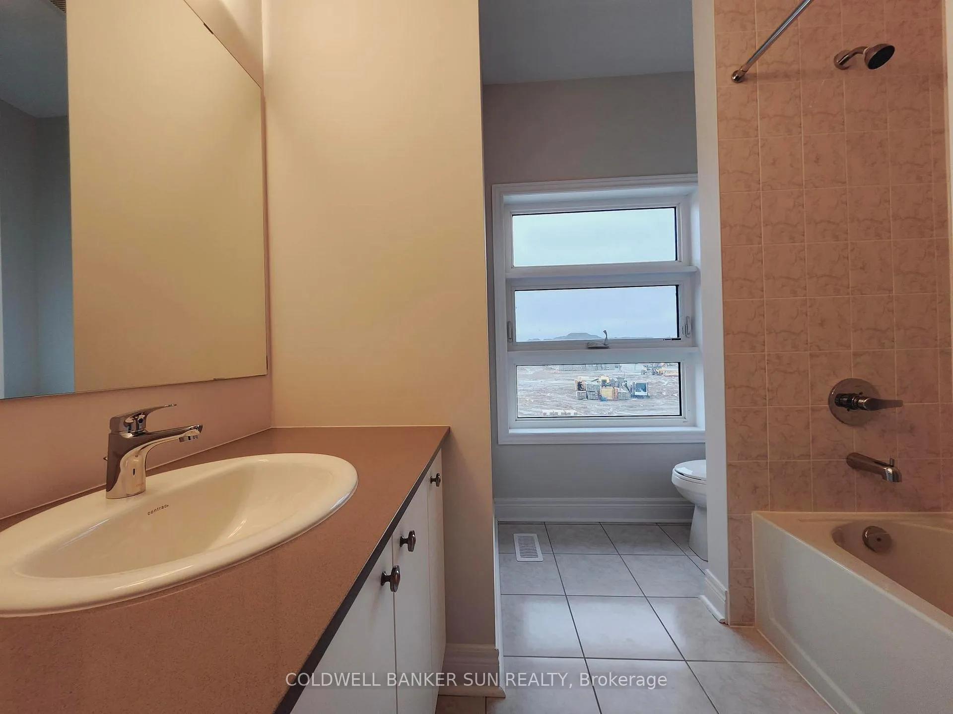 Photo 6 of 8 Michener Drive, Brampton, Sandringham-Wellington North — HOMEH