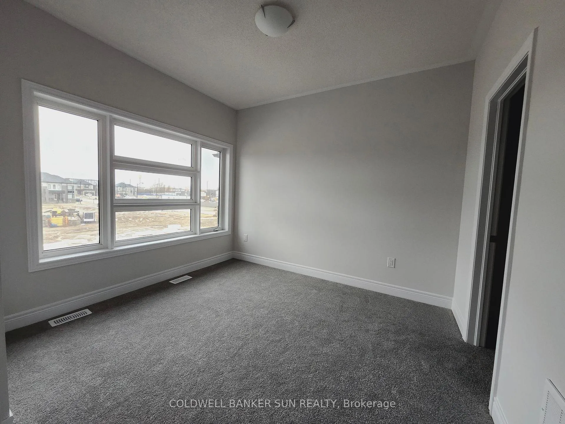 Photo 7 of 8 Michener Drive, Brampton, Sandringham-Wellington North — HOMEH