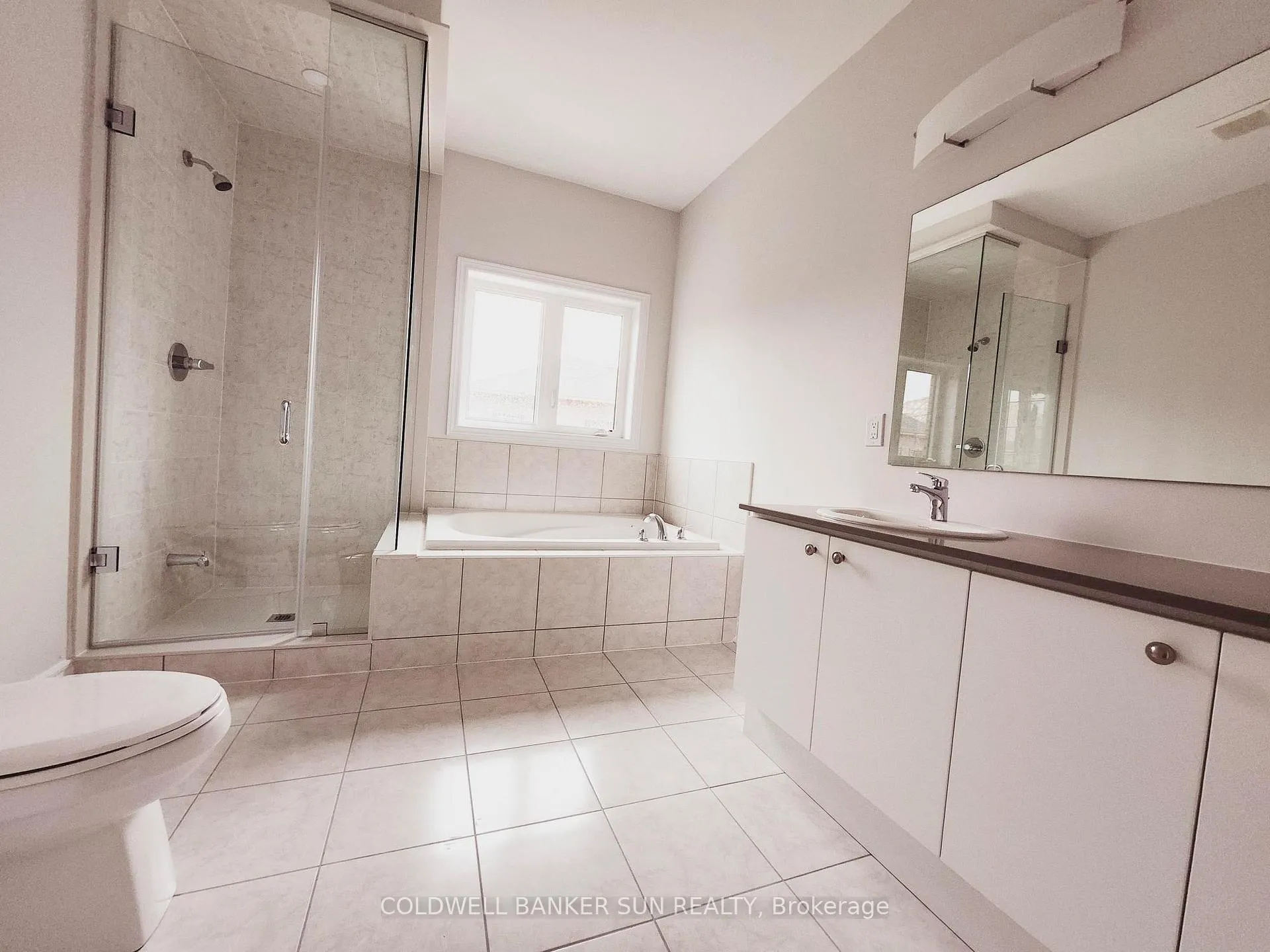 Photo 10 of 8 Michener Drive, Brampton, Sandringham-Wellington North — HOMEH
