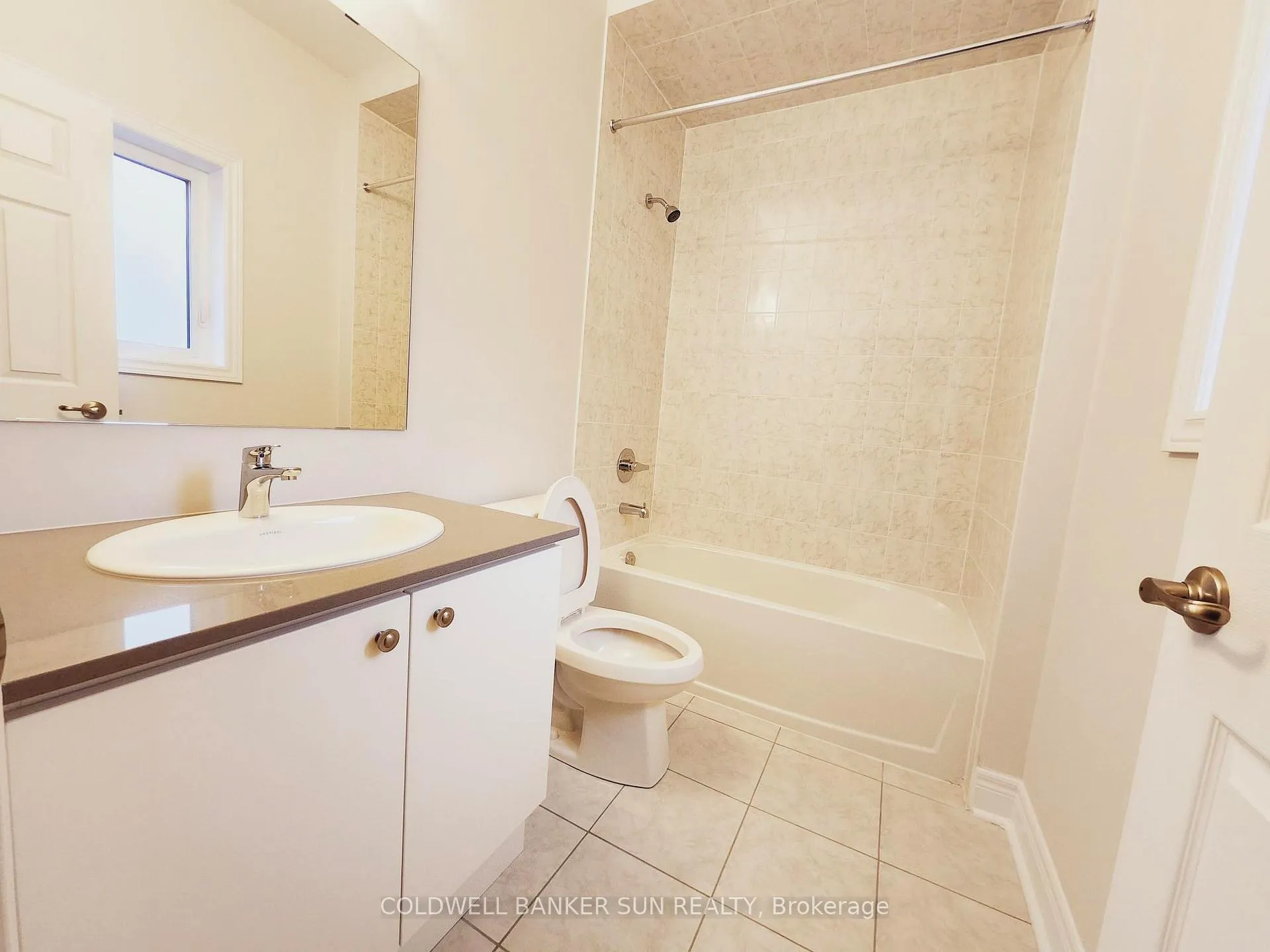 Photo 11 of 8 Michener Drive, Brampton, Sandringham-Wellington North — HOMEH