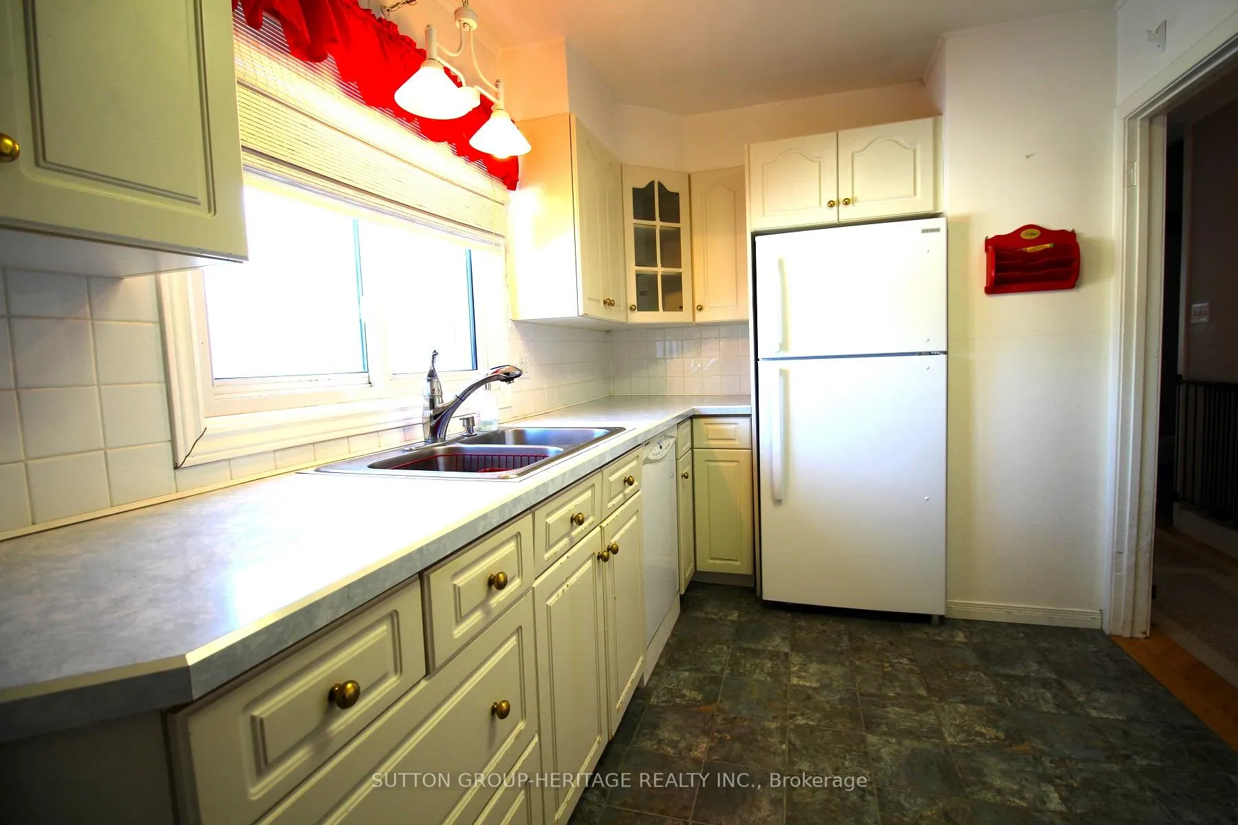 Photo 11 of 106 Kings Crescent, Ajax, South East — HOMEH