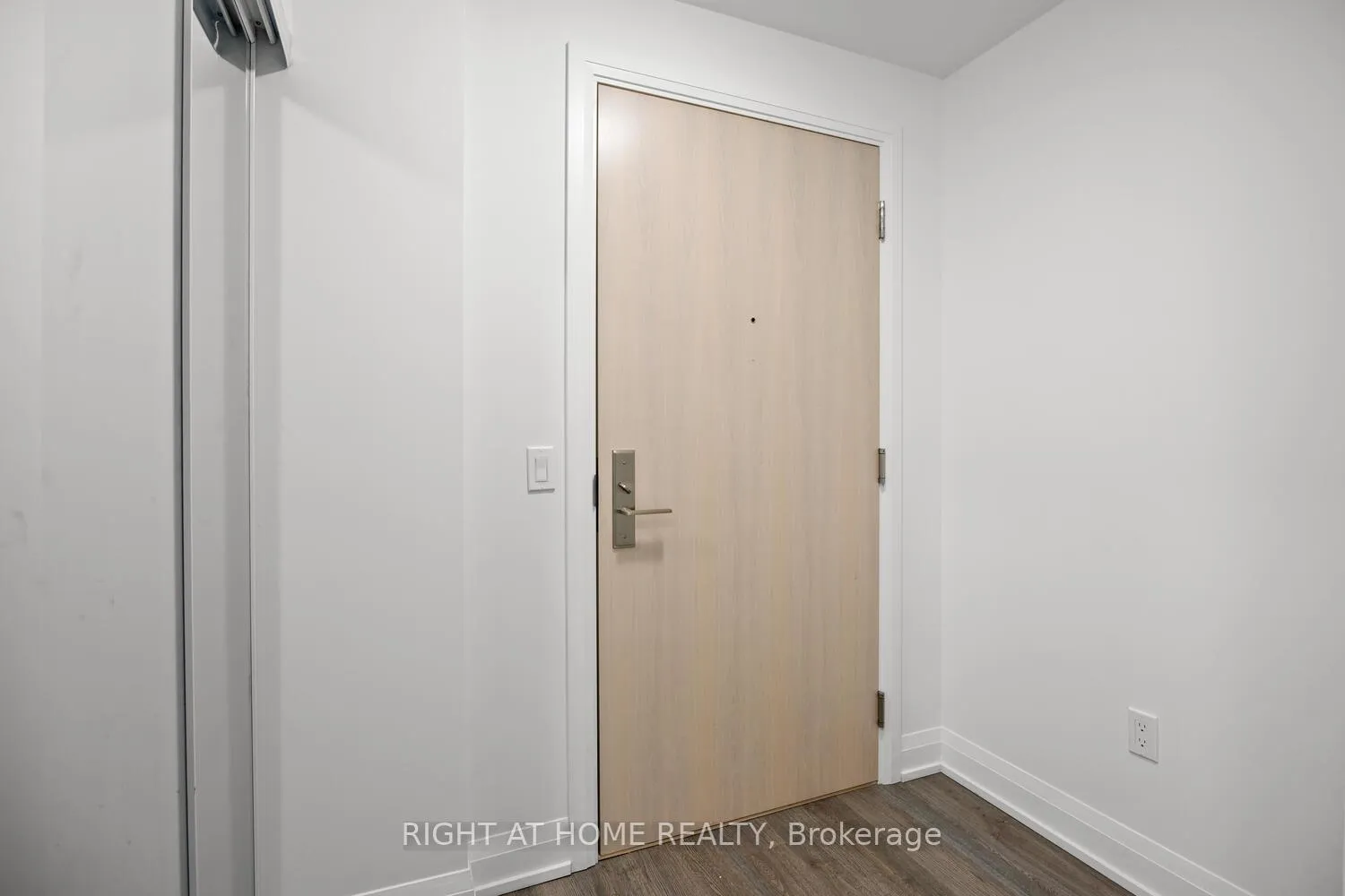 Photo 8 of Unit 315, 77 Mutual Street, Toronto, Church-Yonge Corridor — HOMEH