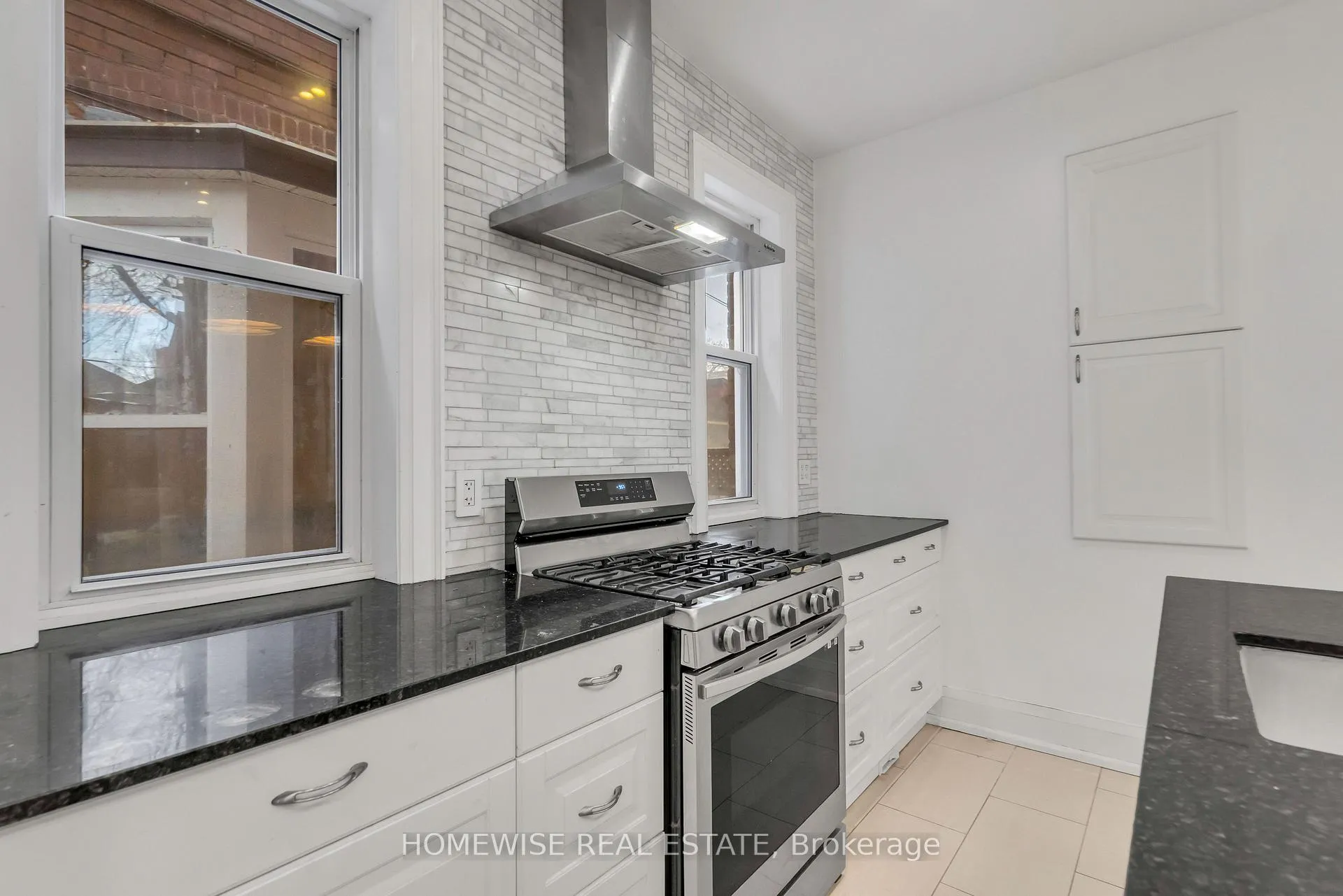 Photo 7 of Unit B (Main Floor), 77 Beaty Avenue, Toronto, South Parkdale — HOMEH