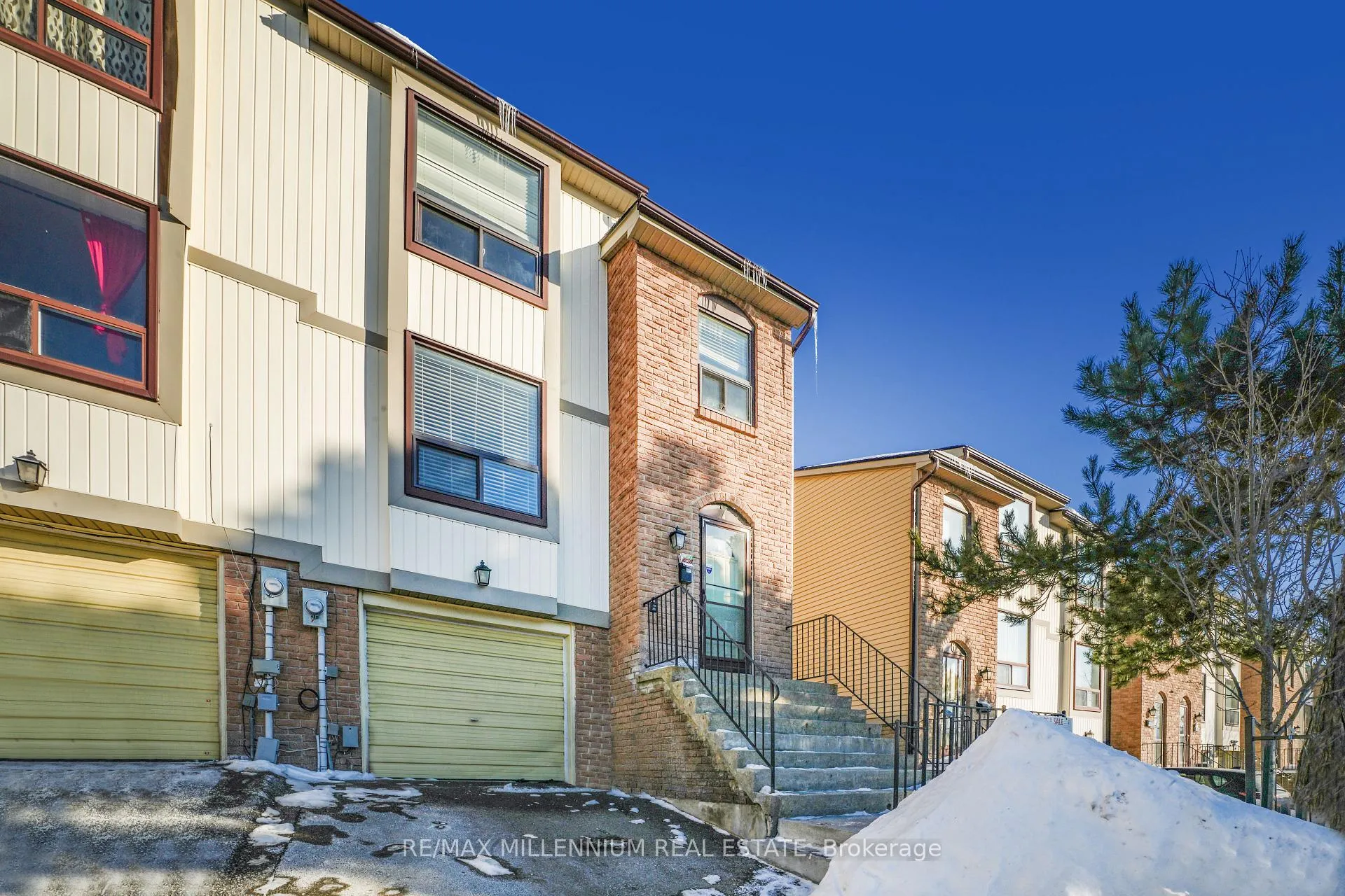 Photo 3 of Unit 7, 7 Mcmullen Crescent, Brampton, Central Park — HOMEH