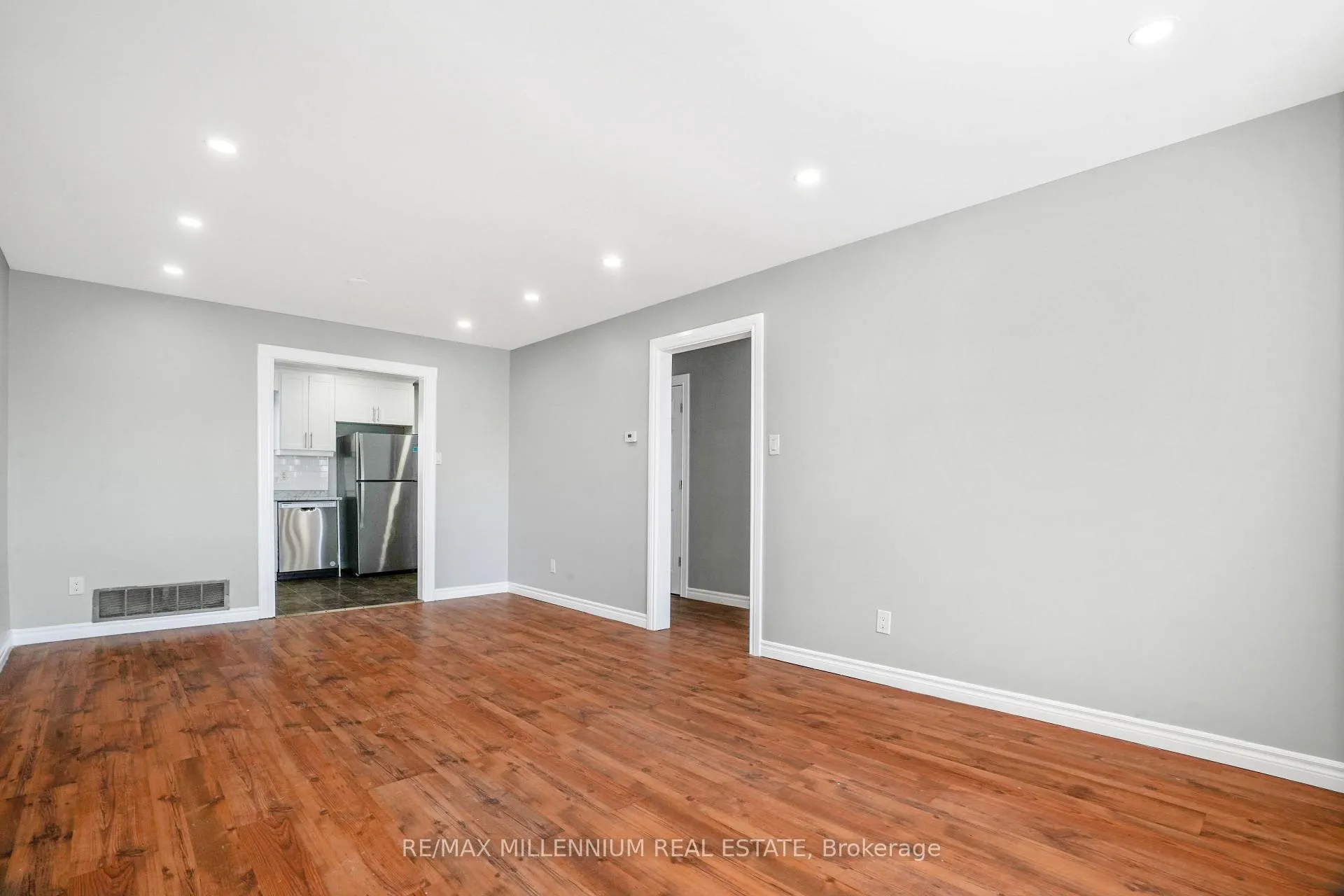Photo 5 of Unit 7, 7 Mcmullen Crescent, Brampton, Central Park — HOMEH