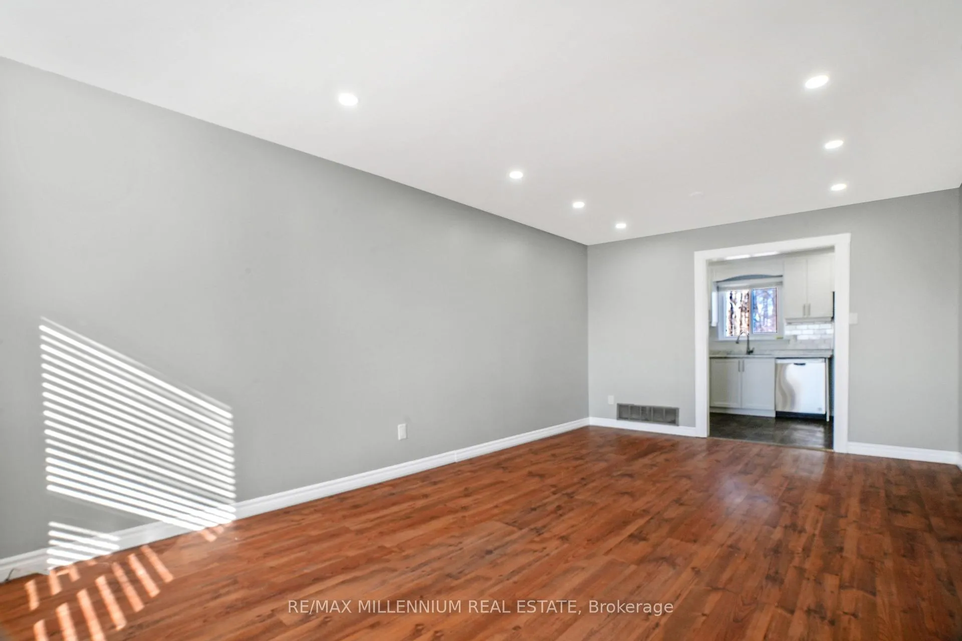 Photo 6 of Unit 7, 7 Mcmullen Crescent, Brampton, Central Park — HOMEH