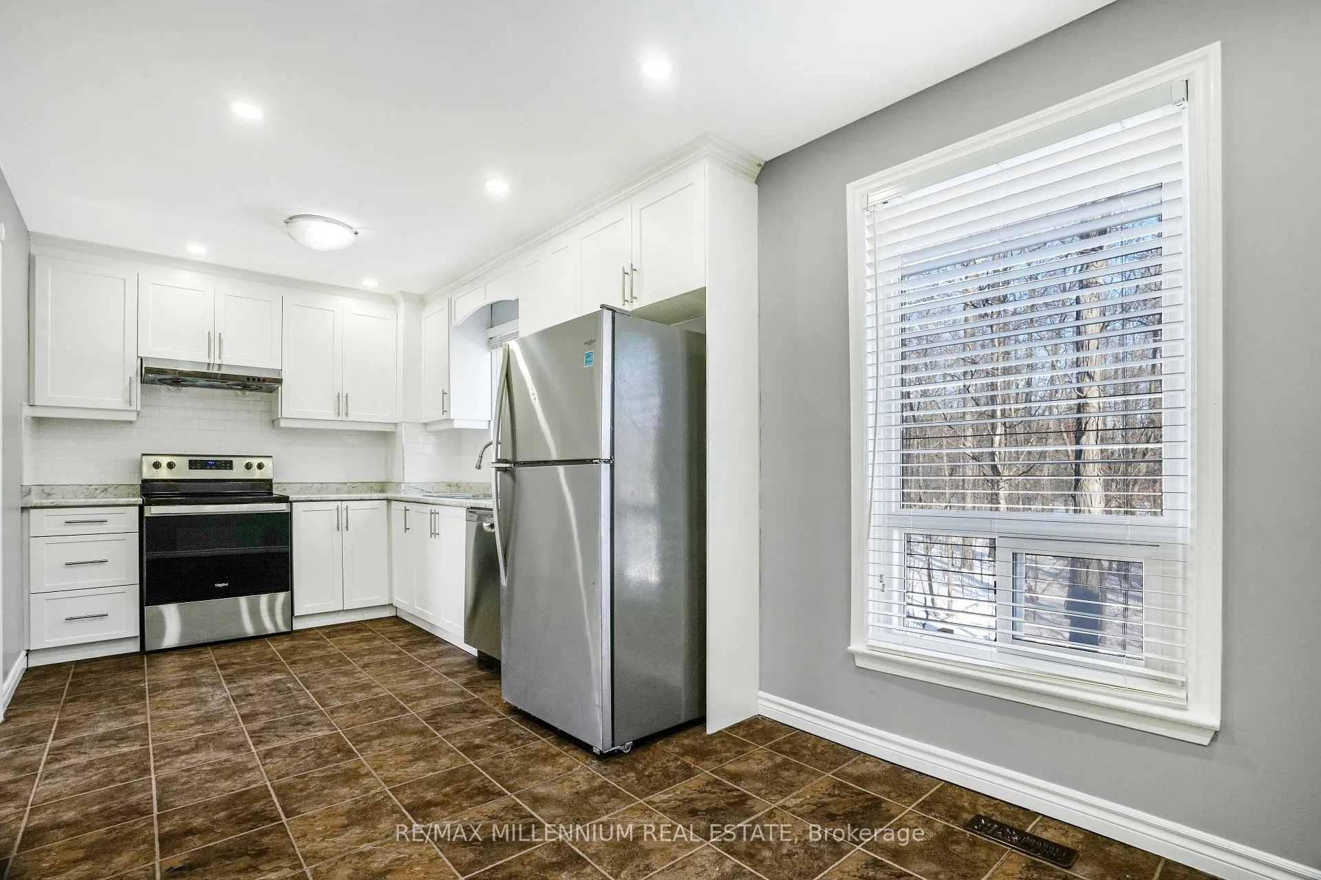 Photo 8 of Unit 7, 7 Mcmullen Crescent, Brampton, Central Park — HOMEH