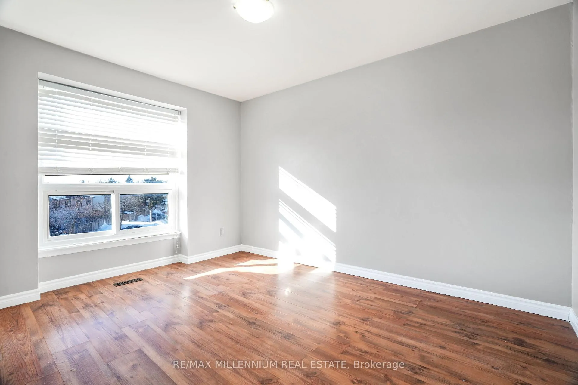 Photo 11 of Unit 7, 7 Mcmullen Crescent, Brampton, Central Park — HOMEH